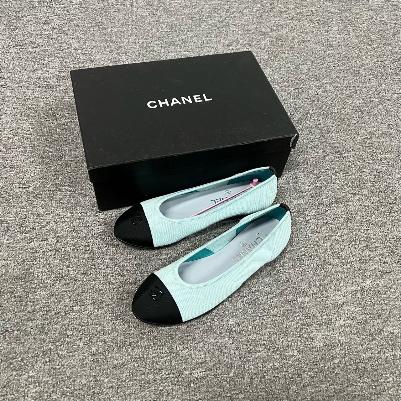 Chanel Chanel Two-Tone Blue Black Knit Ballet Flats Size US 7 / IT 37 - 1 Thumbnail