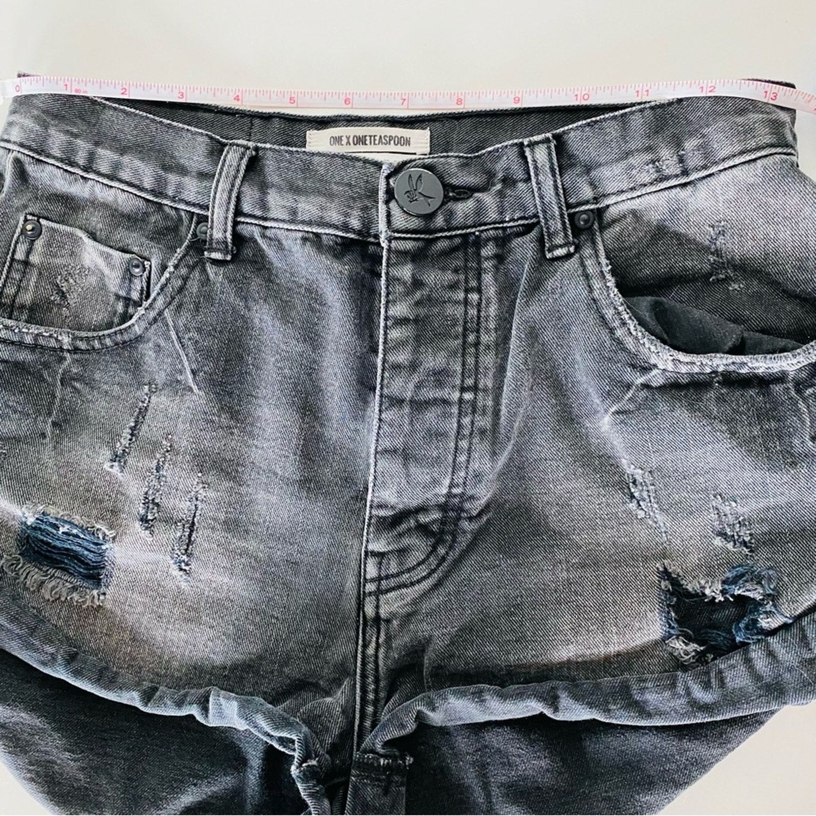 One Teaspoon ONE TEASPOON Mid Rise Bandits Distressed Black Denim Short Size 25" / US 0 / IT 36 - 4 Thumbnail
