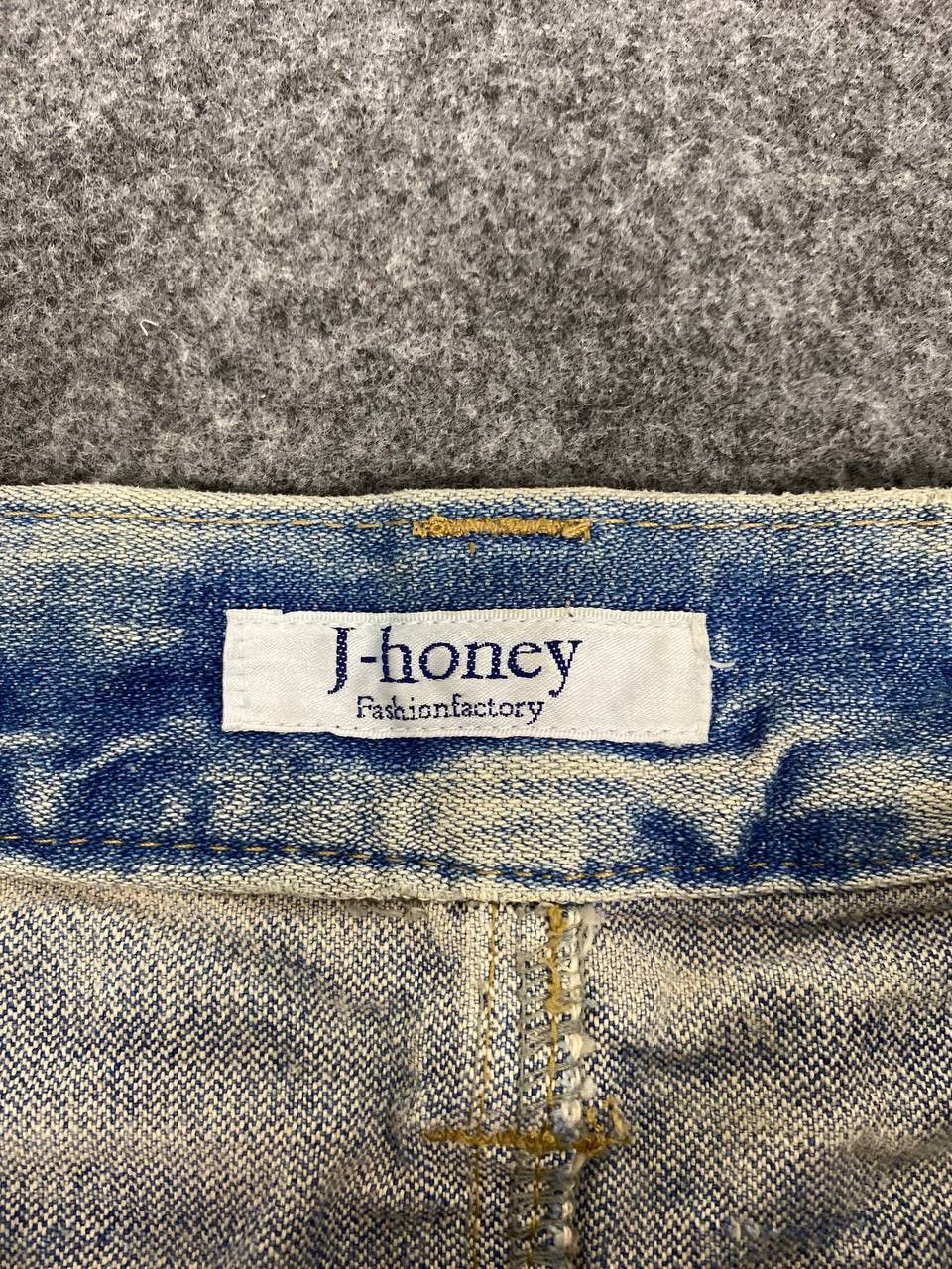 Japanese Brand j-honey japanese brand distressed denim nice design Size US 33 - 11 Thumbnail