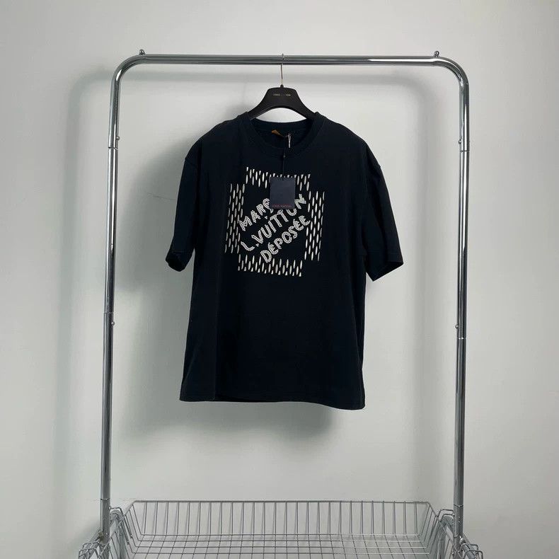 Louis Vuitton Louis Vuitton size 5l Black beaded logo short sleeve 2501-N Size US XXL / EU 58 / 5 - 1 Thumbnail