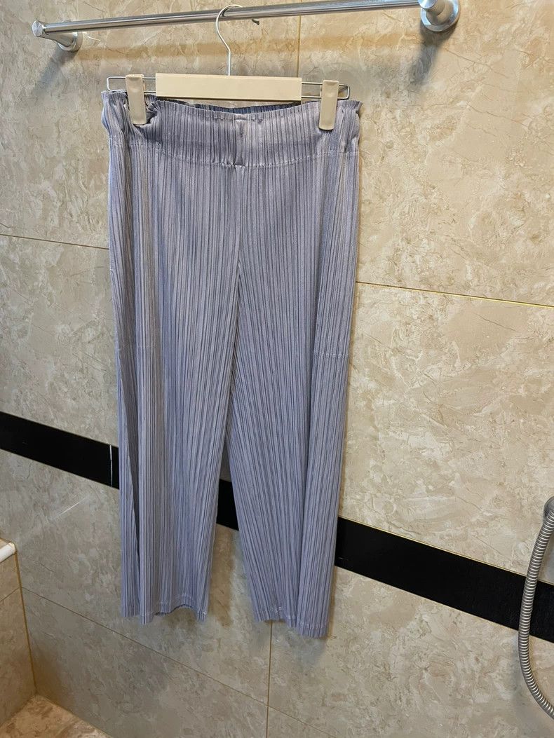 Issey Miyake Issey Miyake size:2 Grey pleated trousers Size 31" - 1 Thumbnail