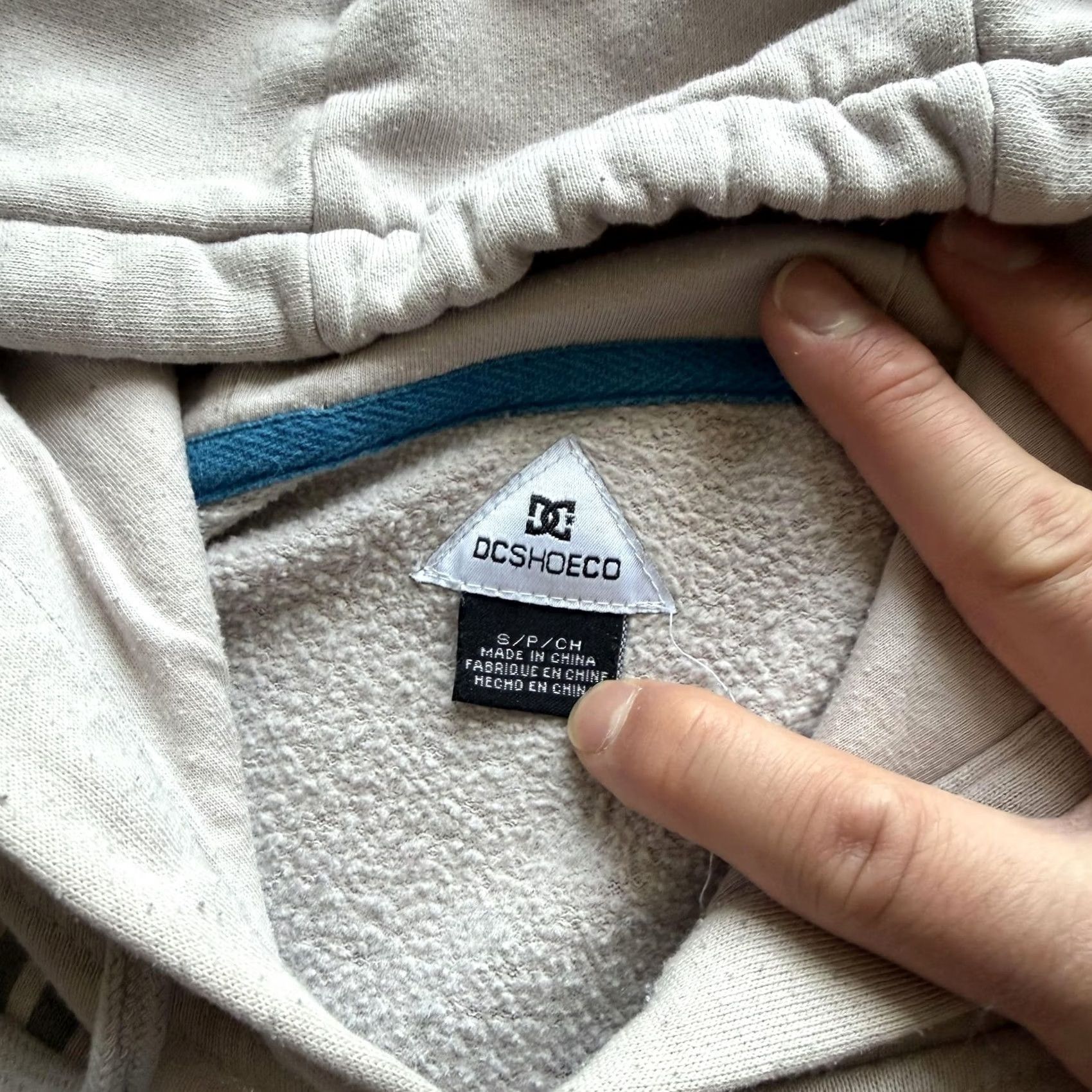 Vintage VINTAGE DC Shoes Hoodie Striped Small Beige Blue Fleece Pullover Sweatshirt Mens S Knit Crew Neck Hooded Pockets Sweatshirt Size US S / EU 44-46 / 1 - 4 Thumbnail