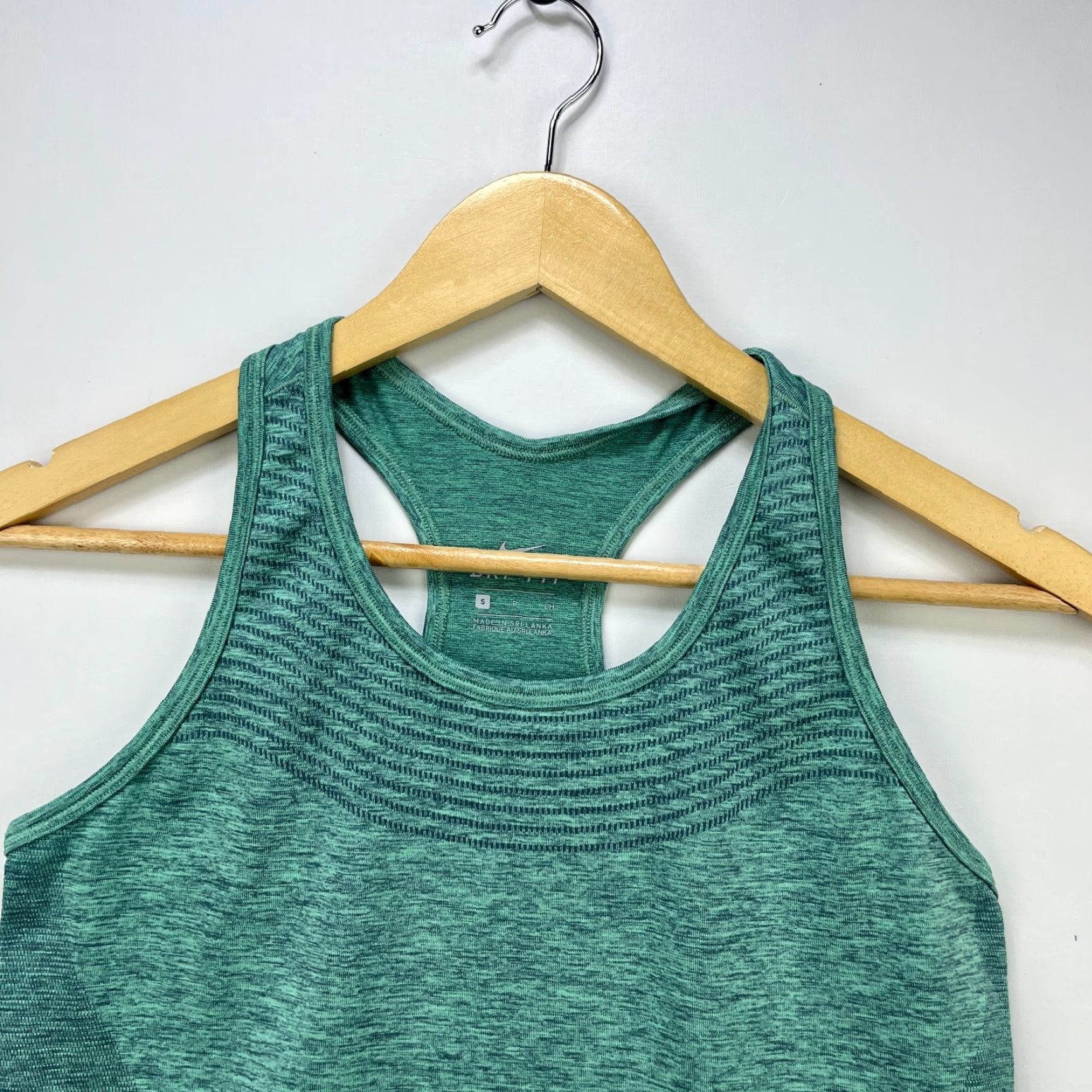 Nike Nike Dri FIT Womens Tank Top Athletic Small M Green Shirt Womens Nike Dri FIT Tank Top Athletic Green M Size M / US 6-8 / IT 42-44 - 3 Thumbnail