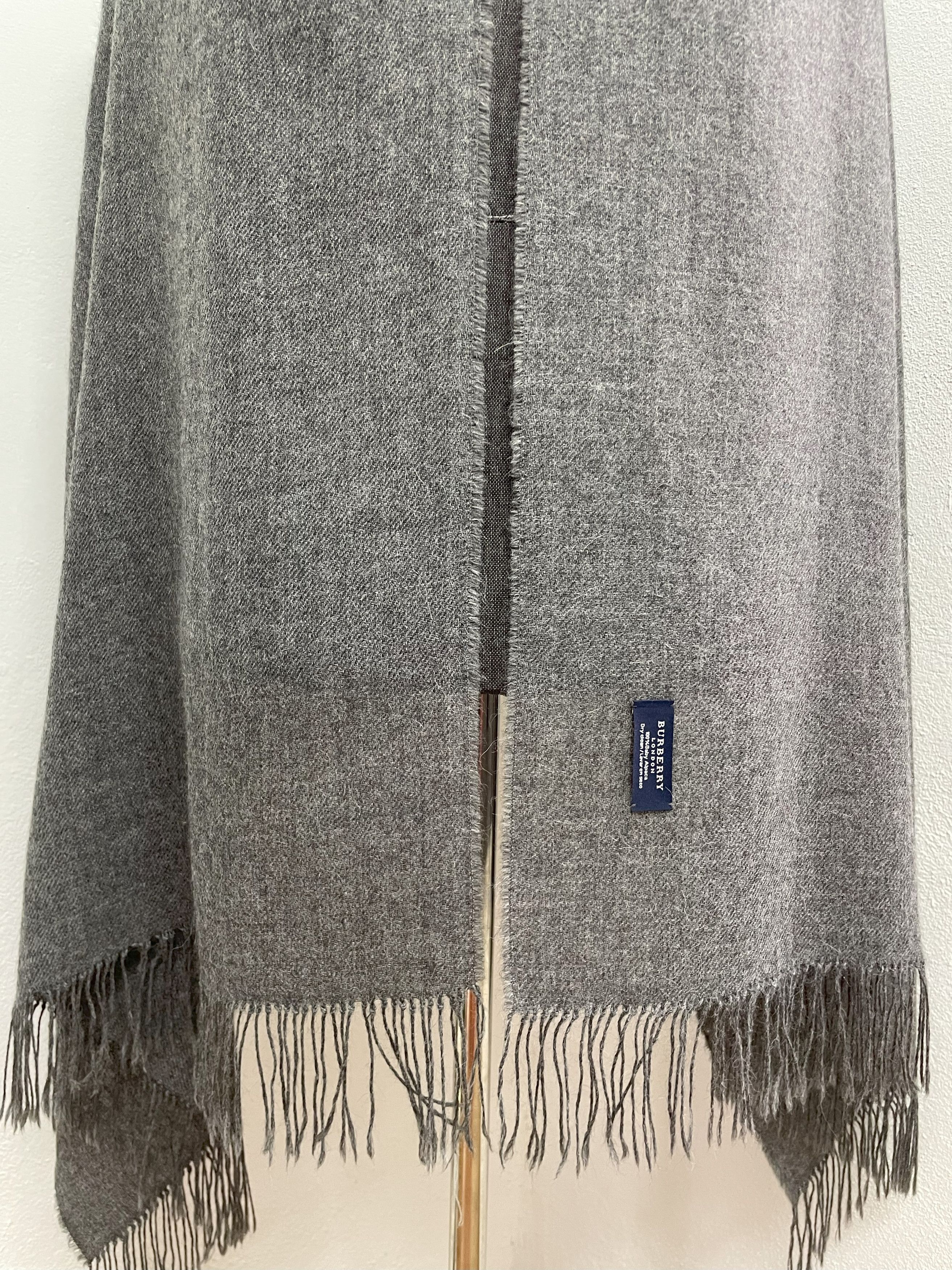 Burberry Burberry Big Scarf Scarf / Muffler - 6159 Size ONE SIZE - 3 Thumbnail