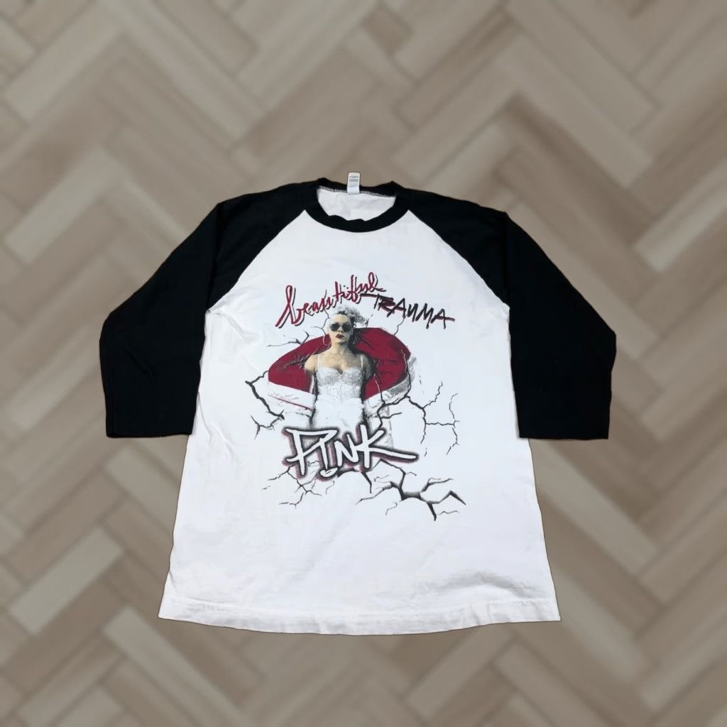 Vintage Sun a Pink Beautiful Trauma 2018 World Tour Shirt S 3/4 Sleeve Music Rock Pop Unisex Adults T-Shirt Pink S 2018 Tour Shirt Mens Womens Girls Boys Size US S / EU 44-46 / 1 - 1 Thumbnail