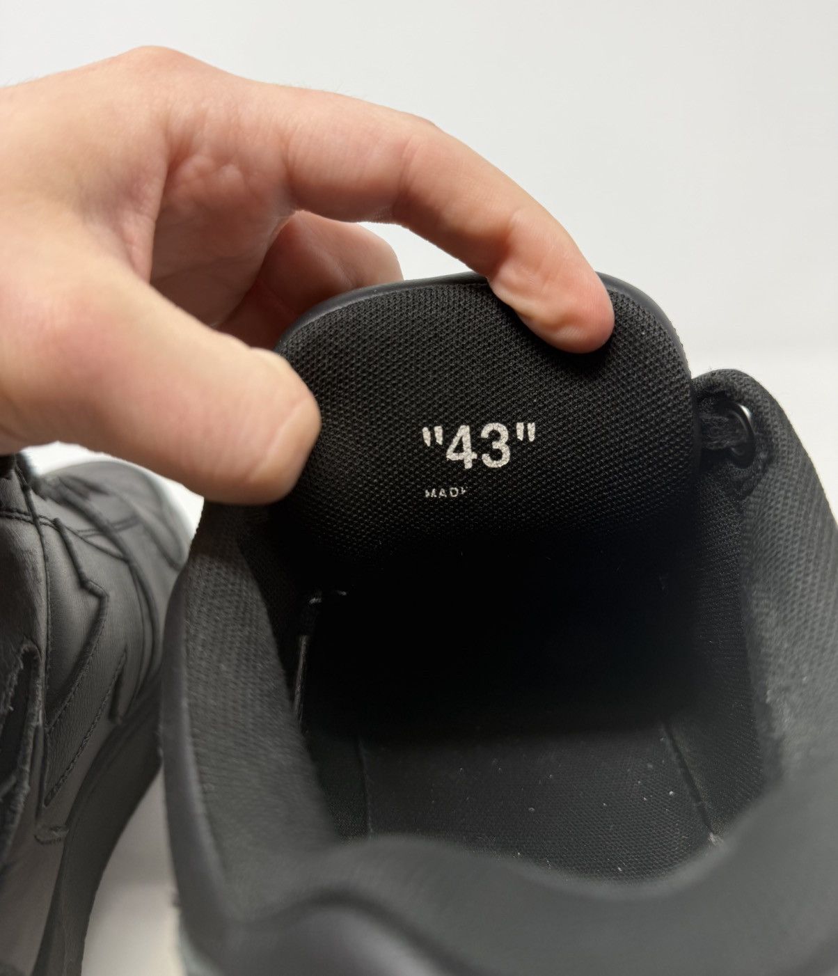 Off-White Off-White Out Of Office “For Walking” Sneaker Black/White Size US 10 / EU 43 - 8 Thumbnail