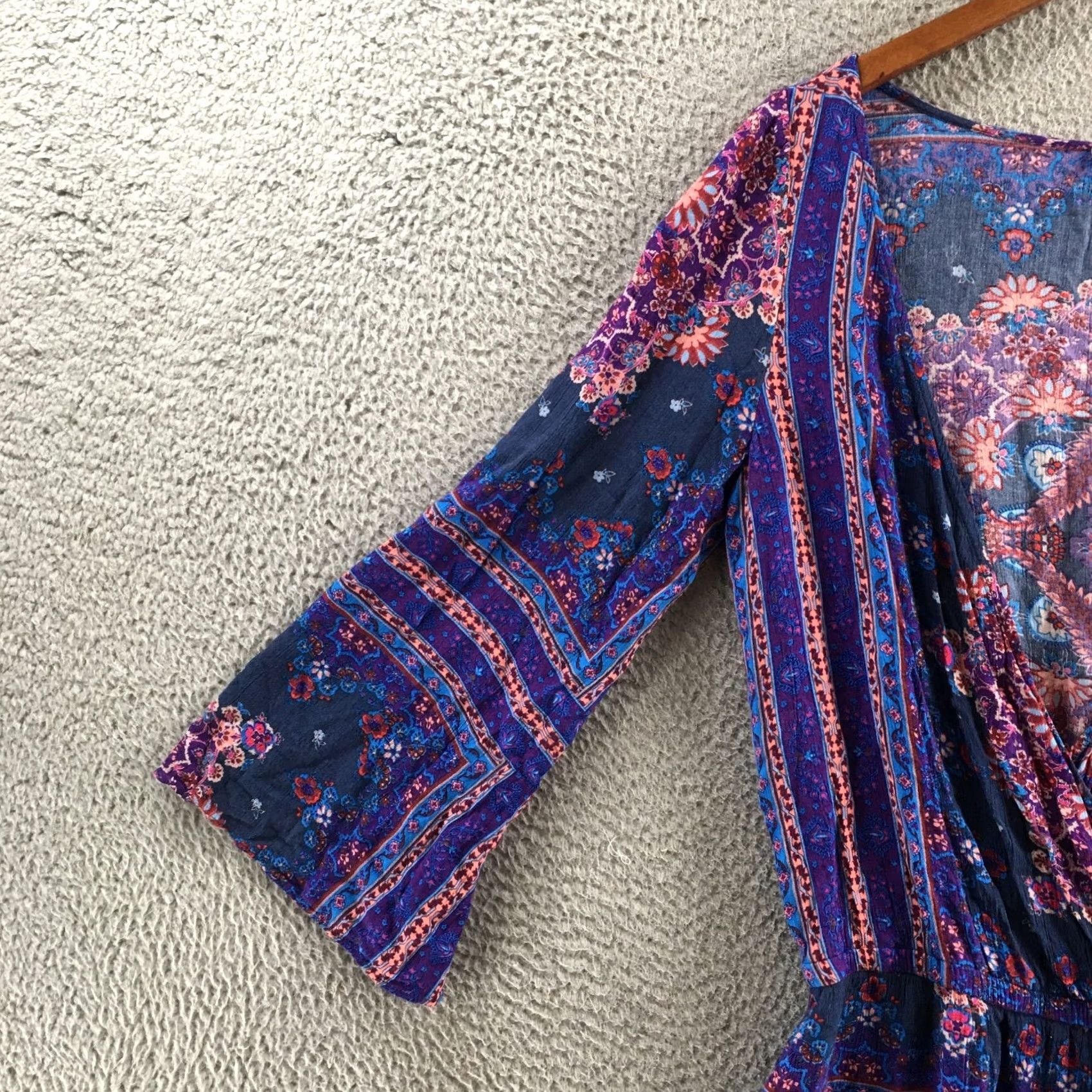American Eagle Outfitters American Eagle Outfitters Romper Women S Purple Floral Bell Sleeve V-Neck Casual Size 28" / US 6 / IT 42 - 4 Thumbnail