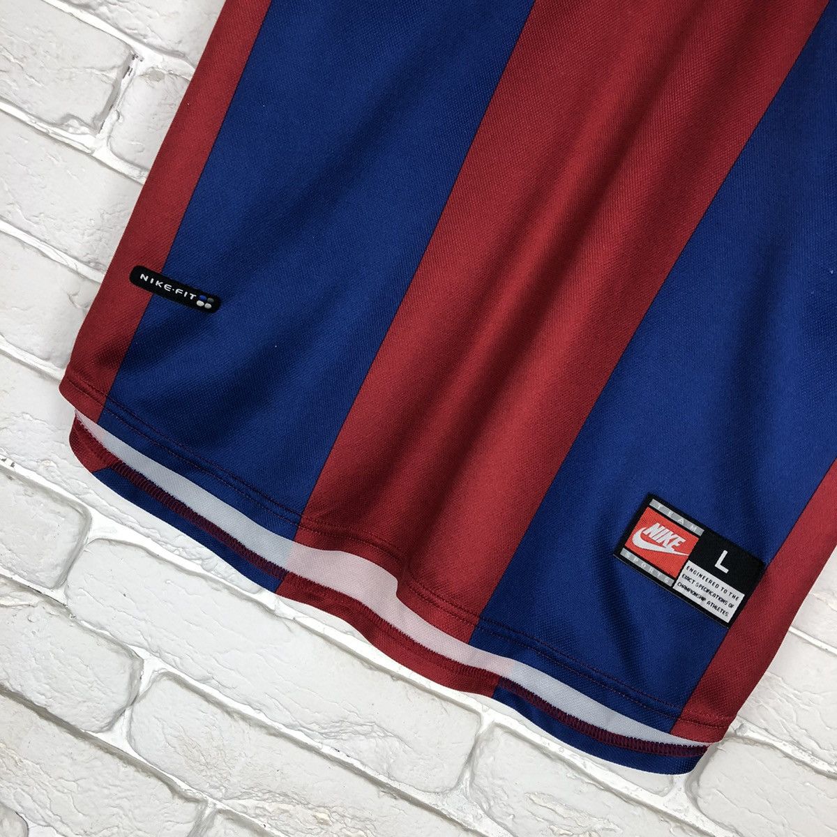 Nike Figo Barcelona Nike 1998 1999 home jersey vintage Size US L / EU 52-54 / 3 - 4 Thumbnail