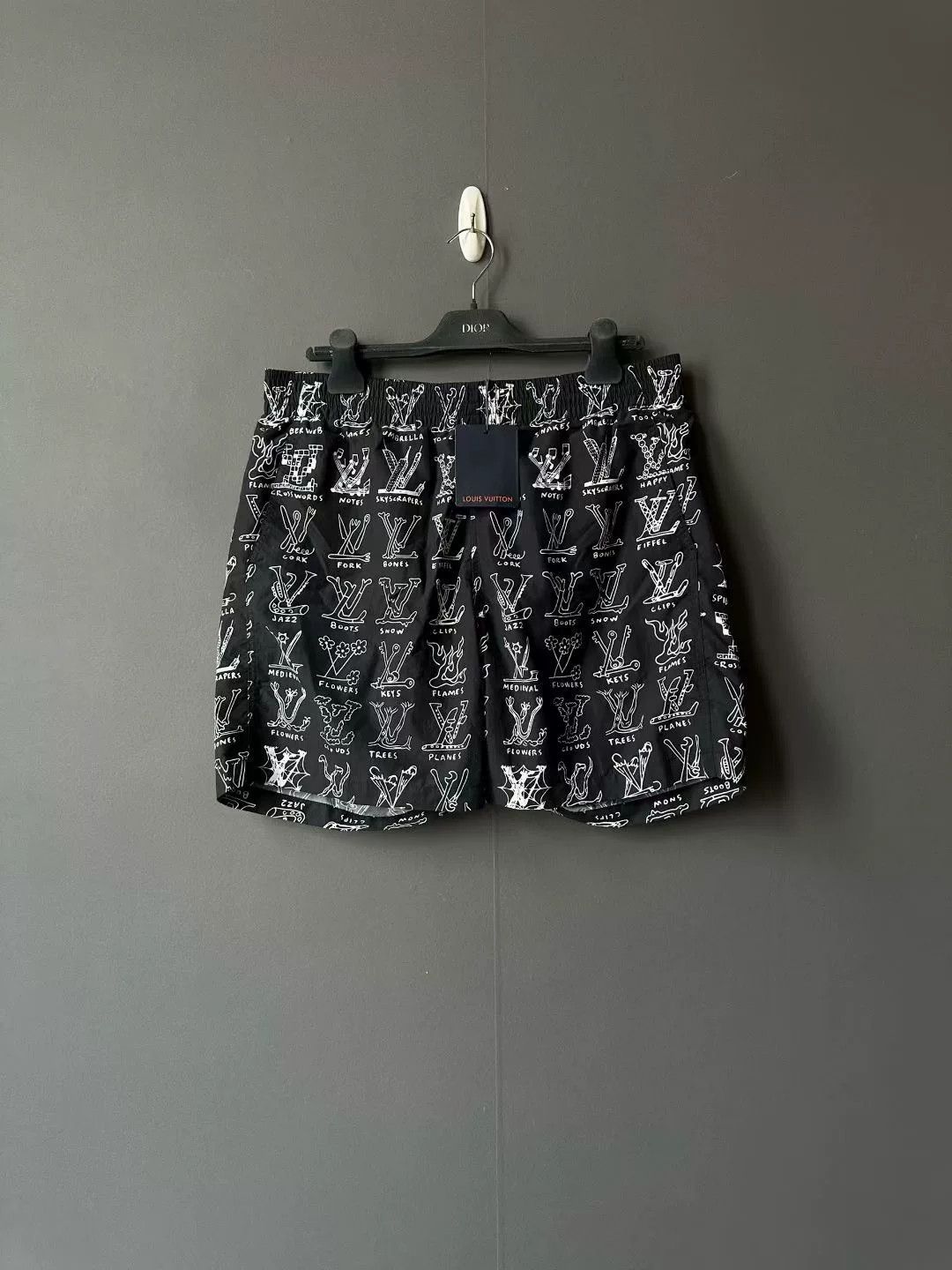 Louis Vuitton Louis Vuitton LV Gesture Print Shorts Size US 34 / EU 50 - 1 Thumbnail