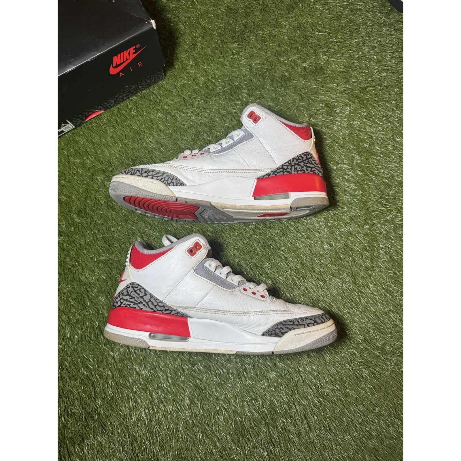 Jordan Brand Air Jordan 3 Retro Fire Red (2022) Men's size 9 US Size US 9 / EU 42 - 2 Thumbnail