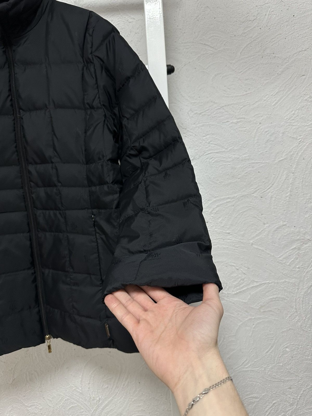 Moncler Vintage Moncler Black Puffer Jacket L Size Monogram Size L / US 10 / IT 46 - 5 Thumbnail