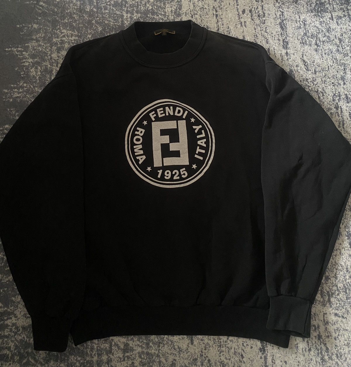 Fendi Vintage fendi luxury big logo ultra rare crawneck Size US XL / EU 56 / 4 - 1 Thumbnail