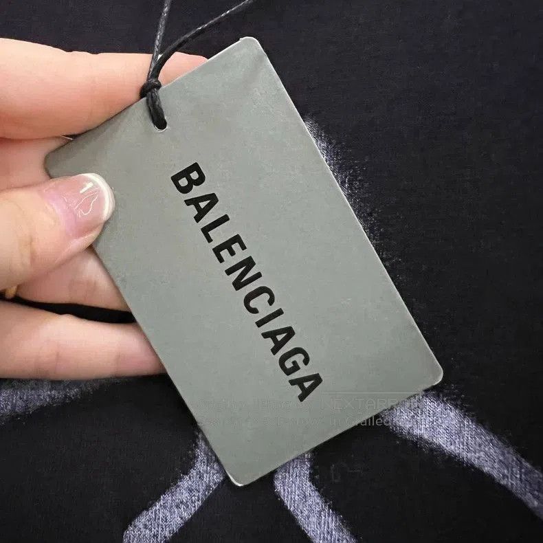 Balenciaga Balenciaga Distressed BB Print Tee. Size US S / EU 44-46 / 1 - 3 Thumbnail