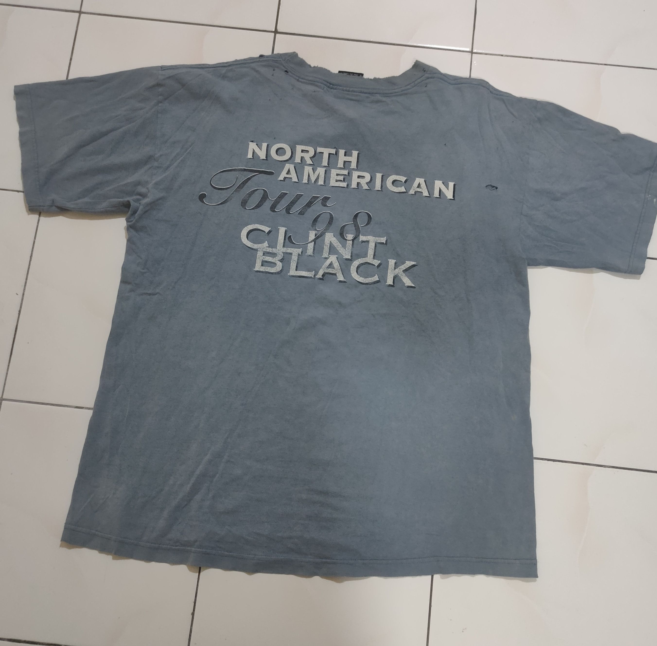 Band Tees Vintage Clint black Size US XL / EU 56 / 4 - 2 Thumbnail