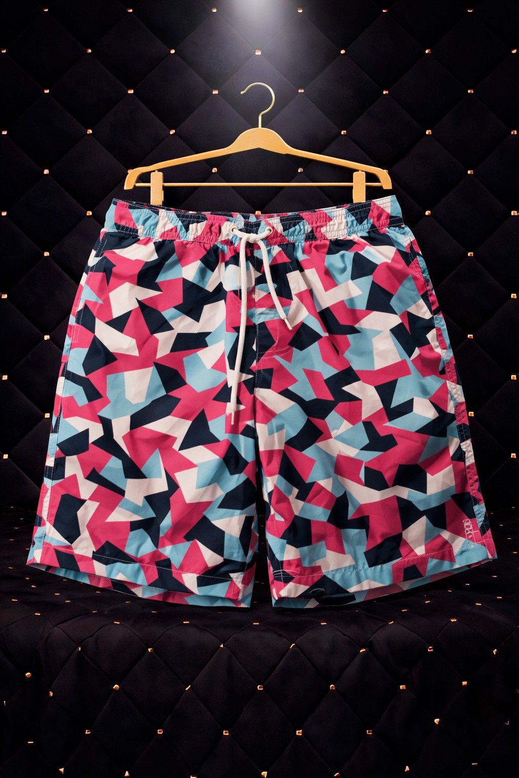 Other GEOMETRIC TRIANGLE PRINT SWIM TRUNK SHORTS Size US 32 / EU 48 - 1 Preview
