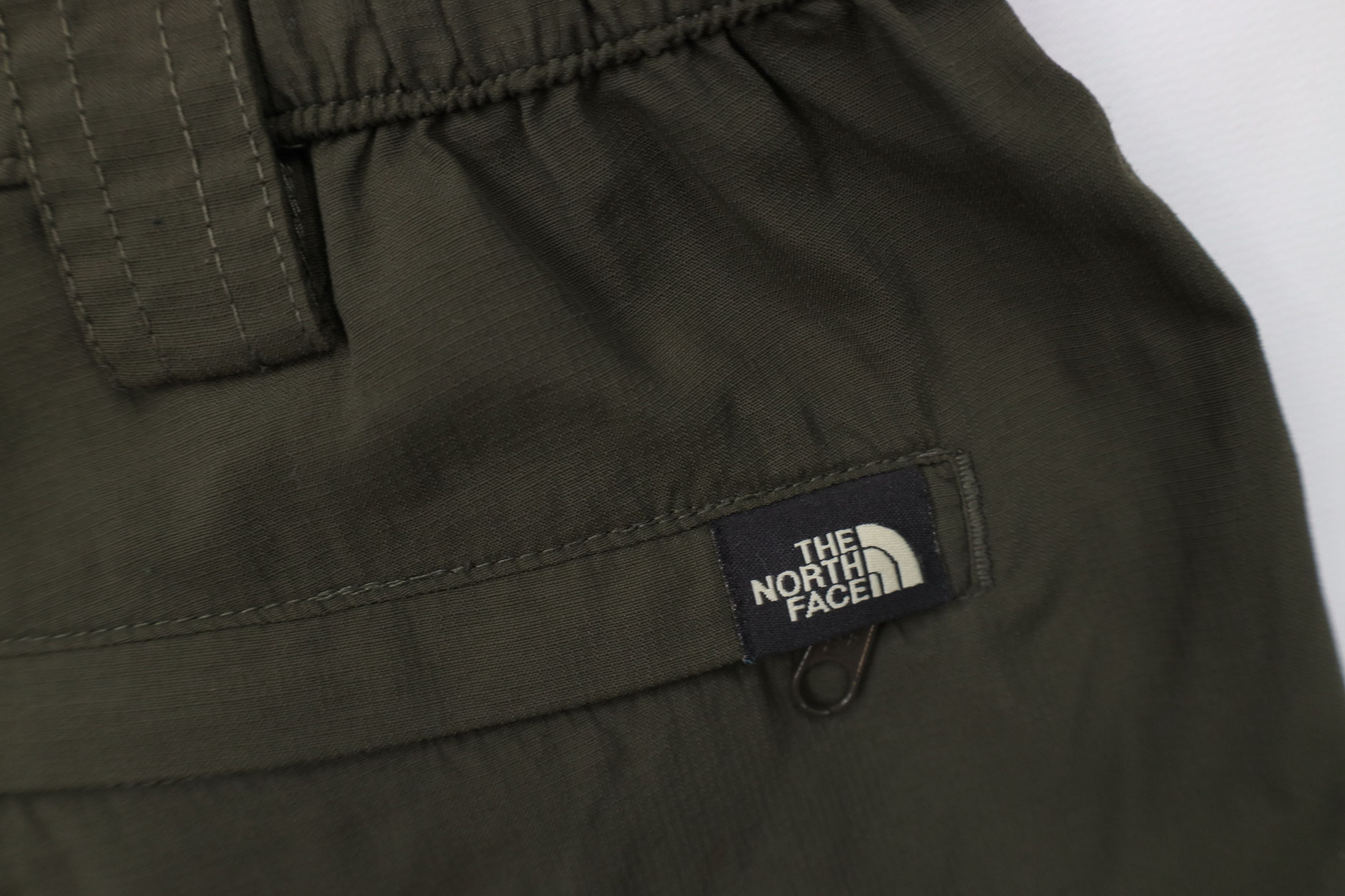 The North Face Vintage The North Face Spell Cargo Shorts Olive Green Nylon Size US 36 / EU 52 - 14 Thumbnail
