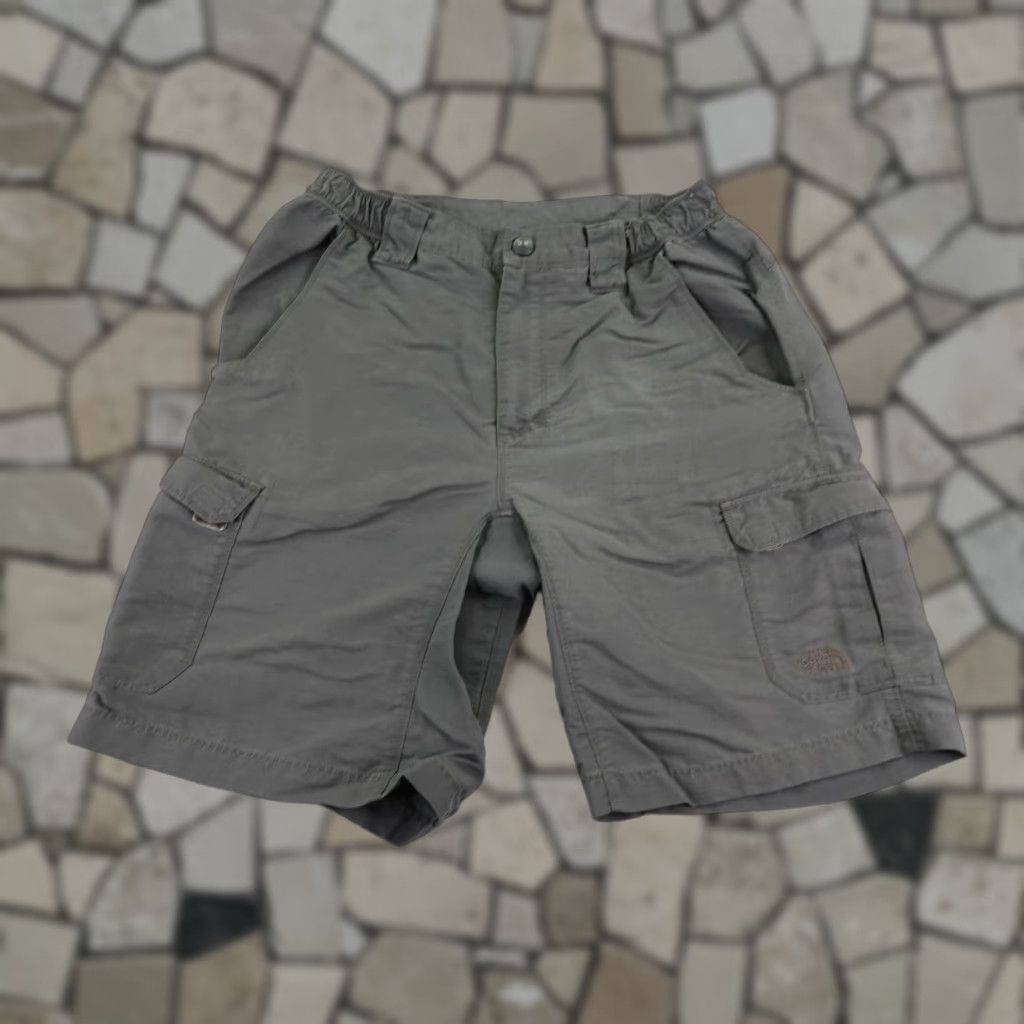 The North Face The North Face Shorts Mens Small Gray Cargo Nylon Hiking Outdoors Size US 28 / EU 44 - 1 Thumbnail