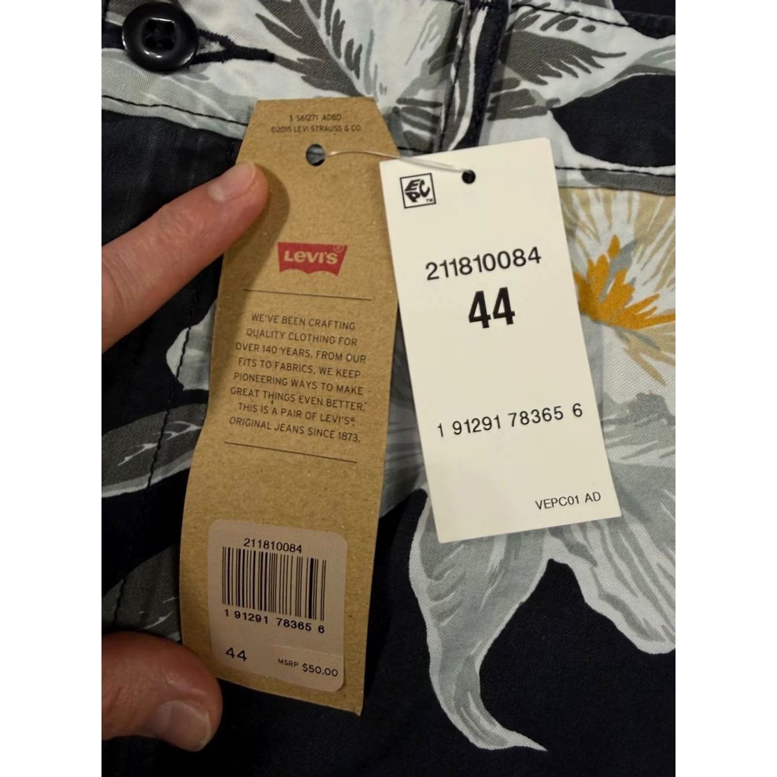 Levi's Levi's Men's Short Floral Hawaiian Chino Regular 44 Multicolor NWT Size US 44 / EU 60 - 7 Thumbnail