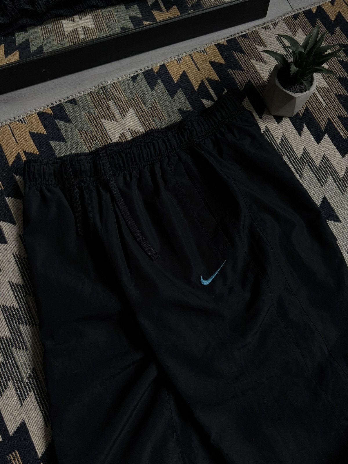 Nike Vintahe Nike Nylon Swoosh Baggy Y2K Drill Pants Size US 34 / EU 50 - 2 Thumbnail