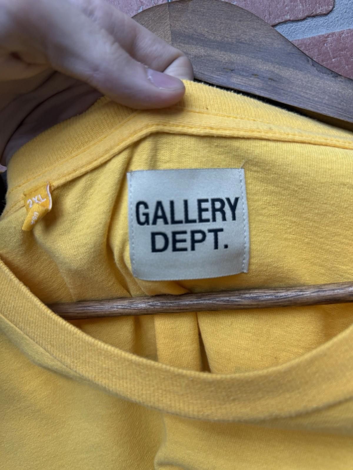 Gallery Dept. GALLERY DEPT Tee Yellow Shirt Size XXL Pre Owned Size US XXL / EU 58 / 5 - 9 Thumbnail