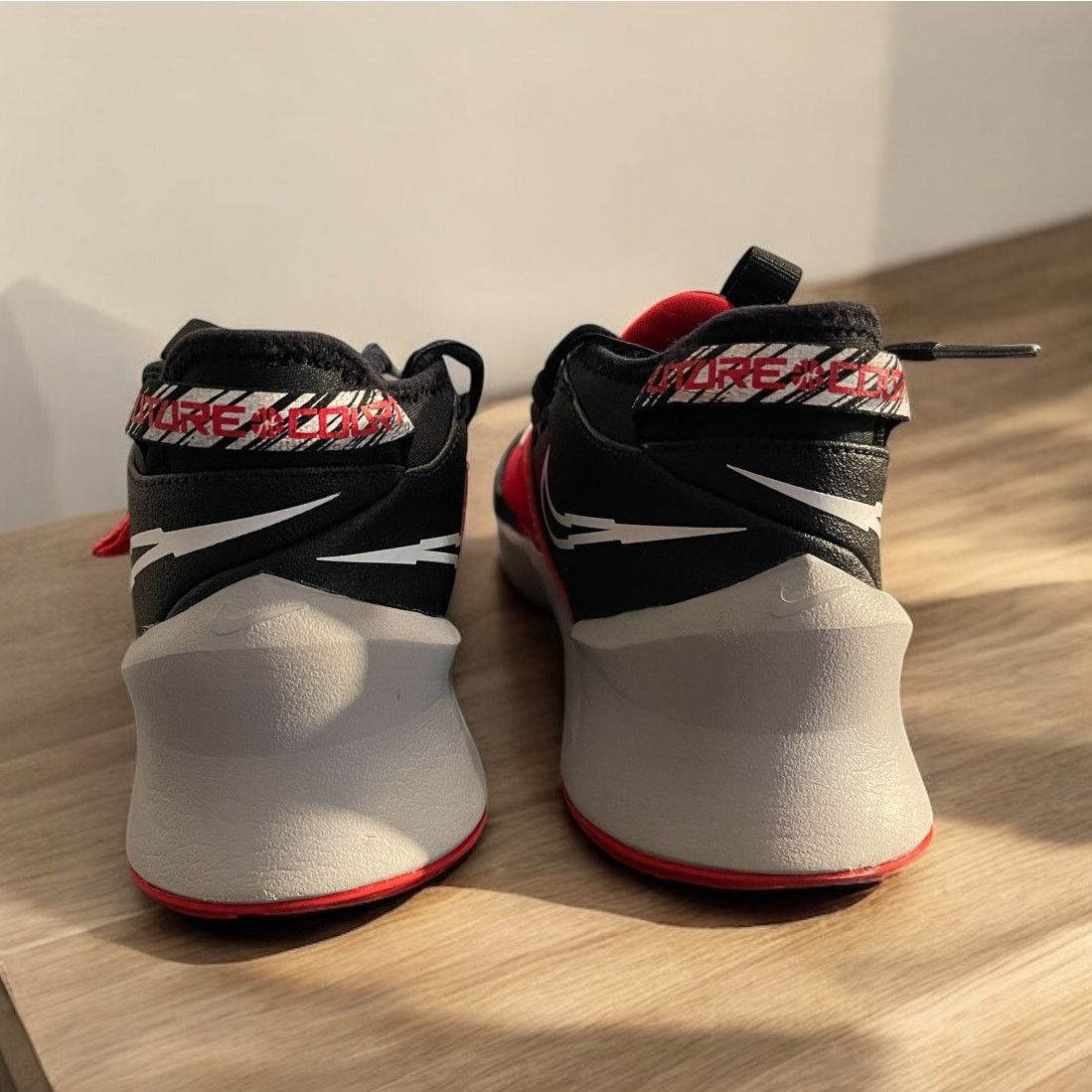 Nike NIKE Future Court 3 YouthTennis Shoes Red Sneakers M Sz 5.5 Size US 5.5 / EU 38 - 4 Thumbnail