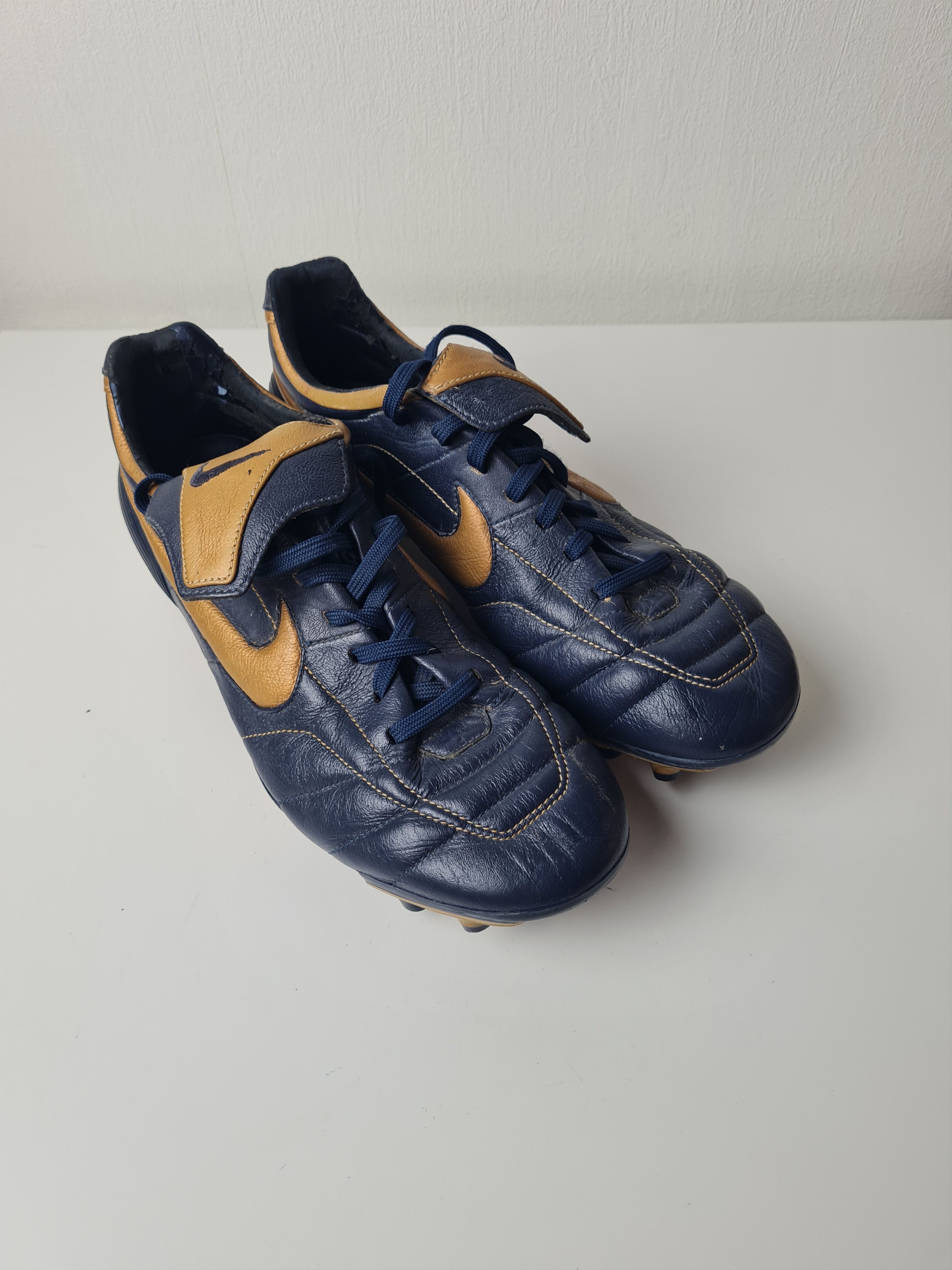 Nike Football Cleats NIKE TIEMPO R10 RONALDINHO Total90 SOCCER Size US 8 / EU 41 - 23 Thumbnail