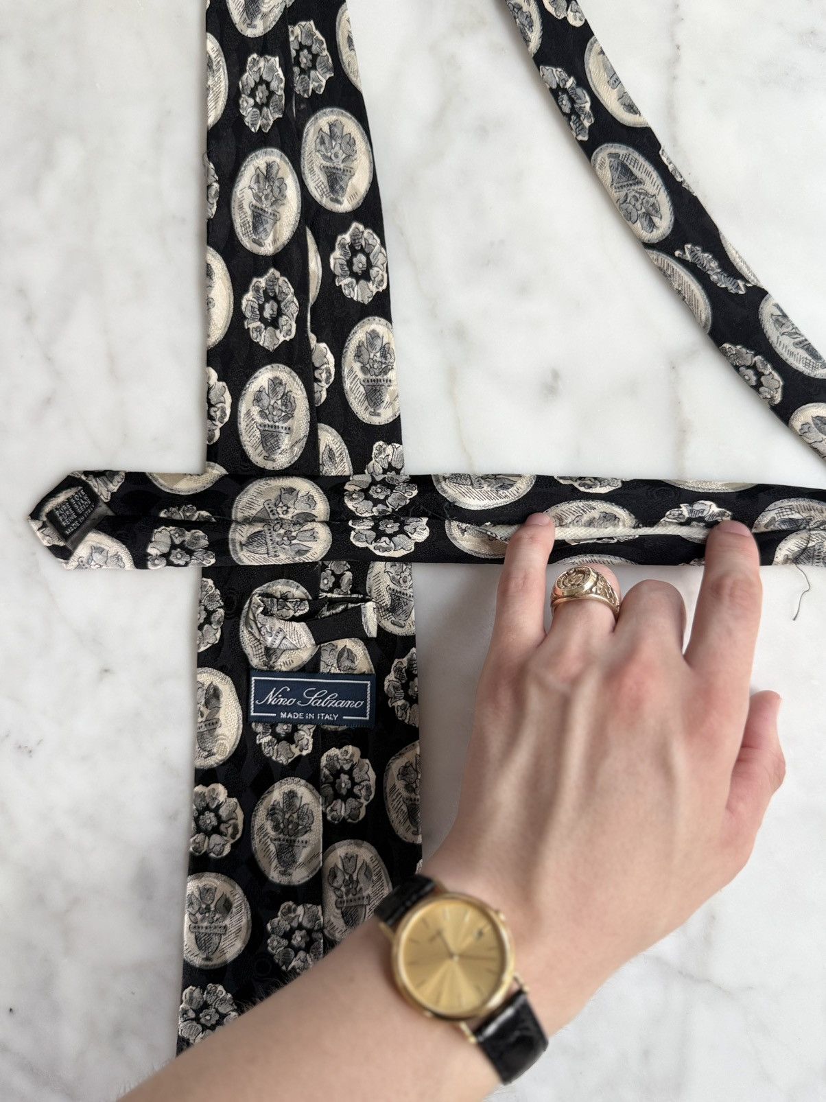 Other Vintage Black Medallion Print Silk Tie Italian Neoclassical Size ONE SIZE - 7 Thumbnail