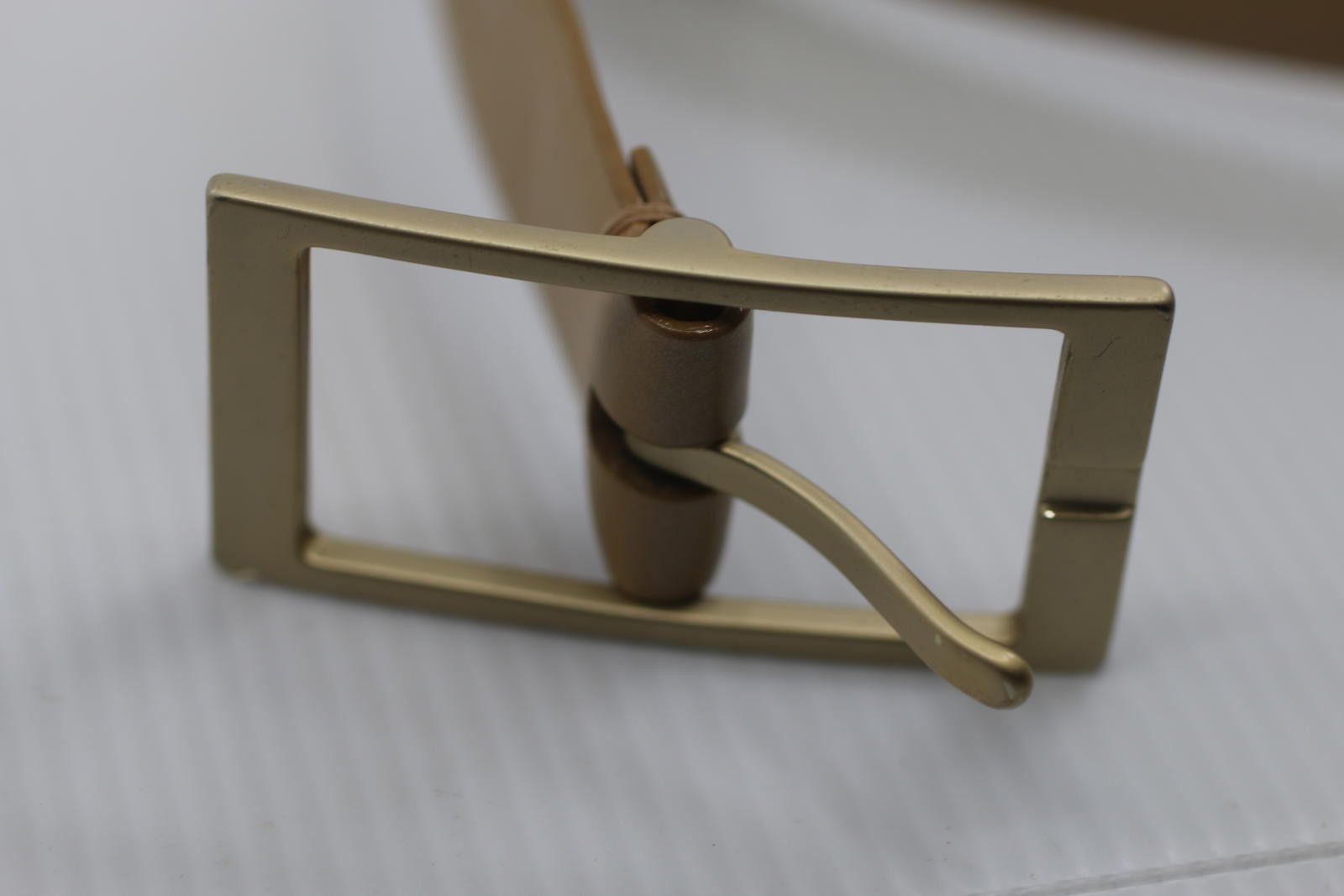 Other Kenneth Cole Genuine Leather Belt Tan Gold Buckle Large Men Size ONE SIZE - 2 Thumbnail