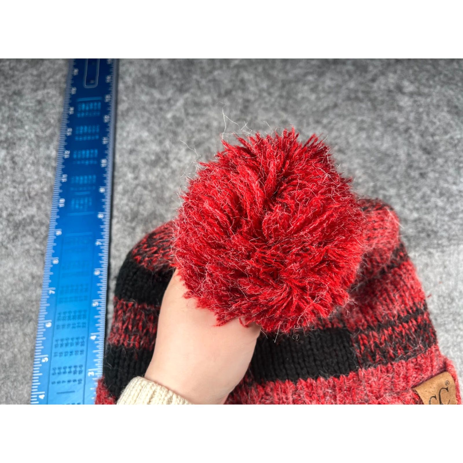 Vintage C.C Exclusive Beanie Toque Women One Size Red Black Plaid Knit 100% Acrylic Pom Beanie Hat Womens Size ONE SIZE - 4 Thumbnail