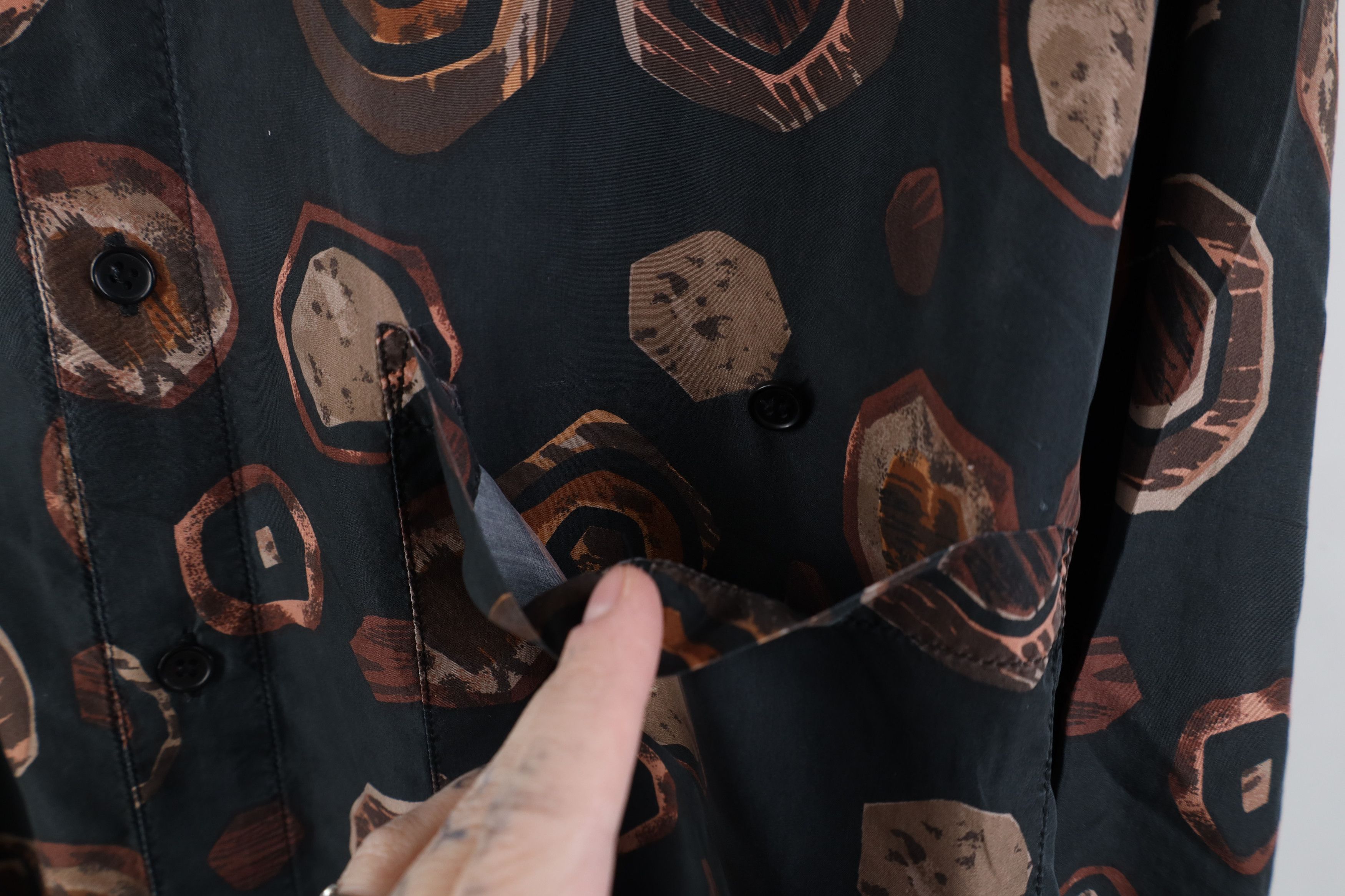 Vintage Vintage 90s Streetwear Geometric Silk Baggy Button Shirt Size US L / EU 52-54 / 3 - 9 Thumbnail