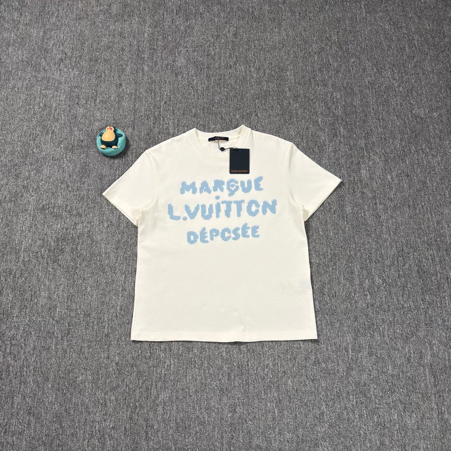Louis Vuitton LV Blue Logo Embroidered White Short Sleeve Size US S / EU 44-46 / 1 - 1 Thumbnail