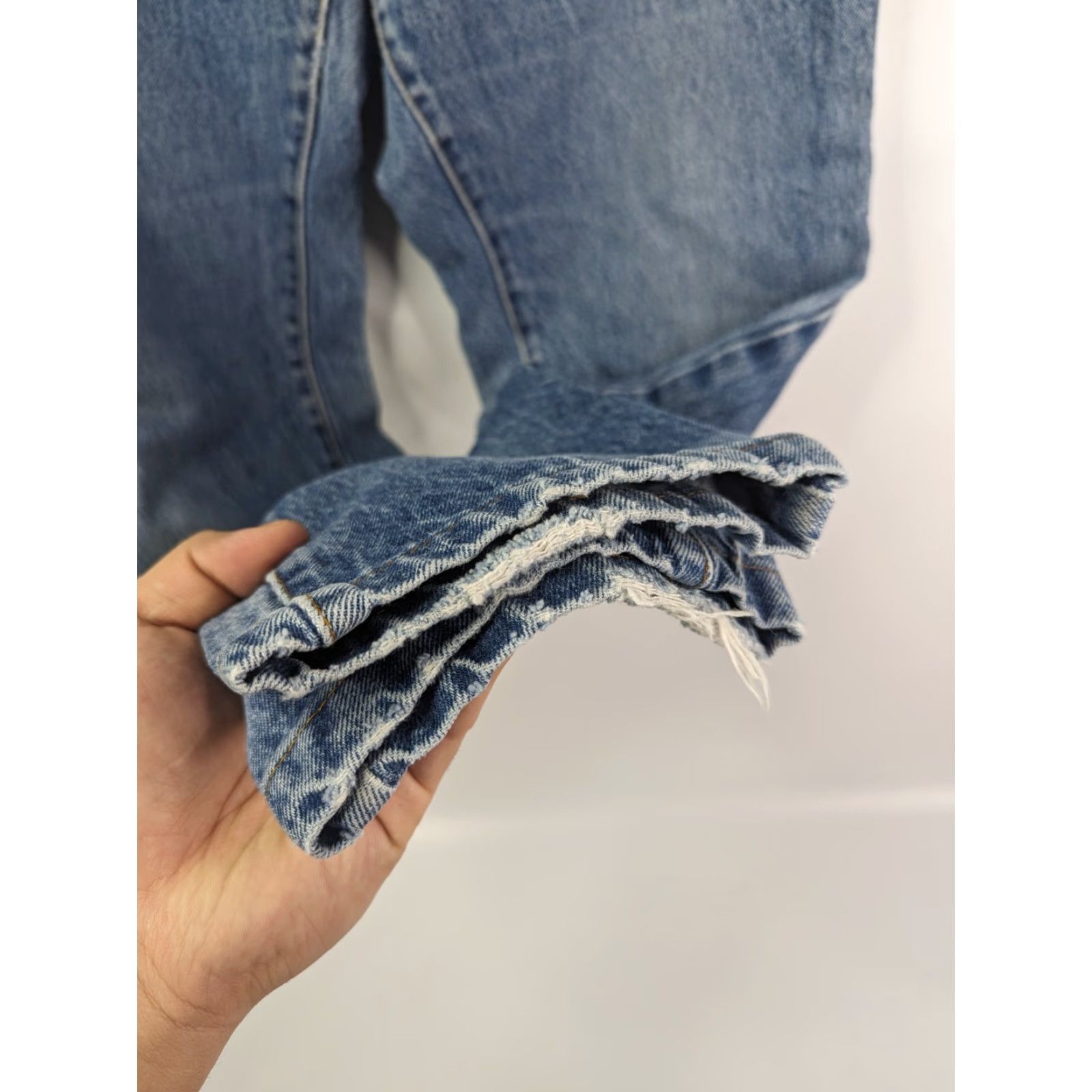 Levi's VINTAGE Levi's 501 Jeans Women Adult Size 15 Distressed Button Fly Denim Blue 5-Pocket Classic Fit Jeans Mens Womens Girls? Size 36" / US 14 / IT 50 - 3 Thumbnail