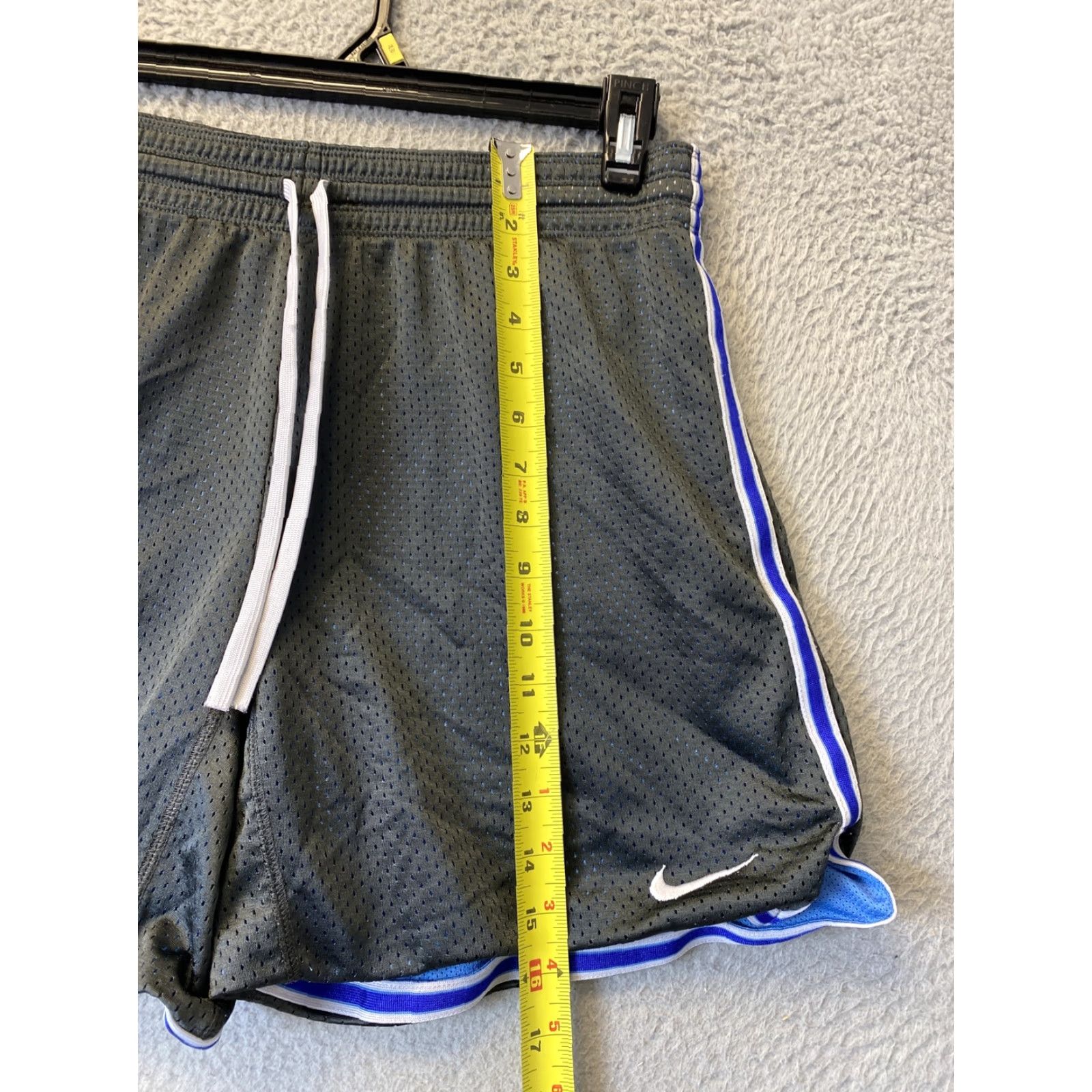 Nike Women’s Nike Shorts Basketball Athletic Gray Size S small /44-61 Size 28" / US 6 / IT 42 - 5 Thumbnail