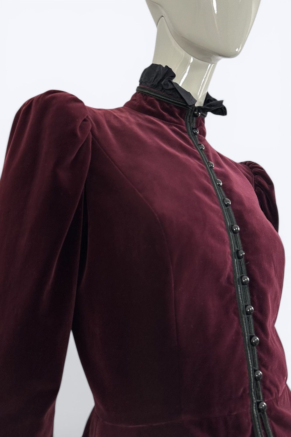 Yves Saint Laurent 1977 Velvet Vampire Jacket by Yves Saint Laurent Size S / US 4 / IT 40 - 5 Thumbnail