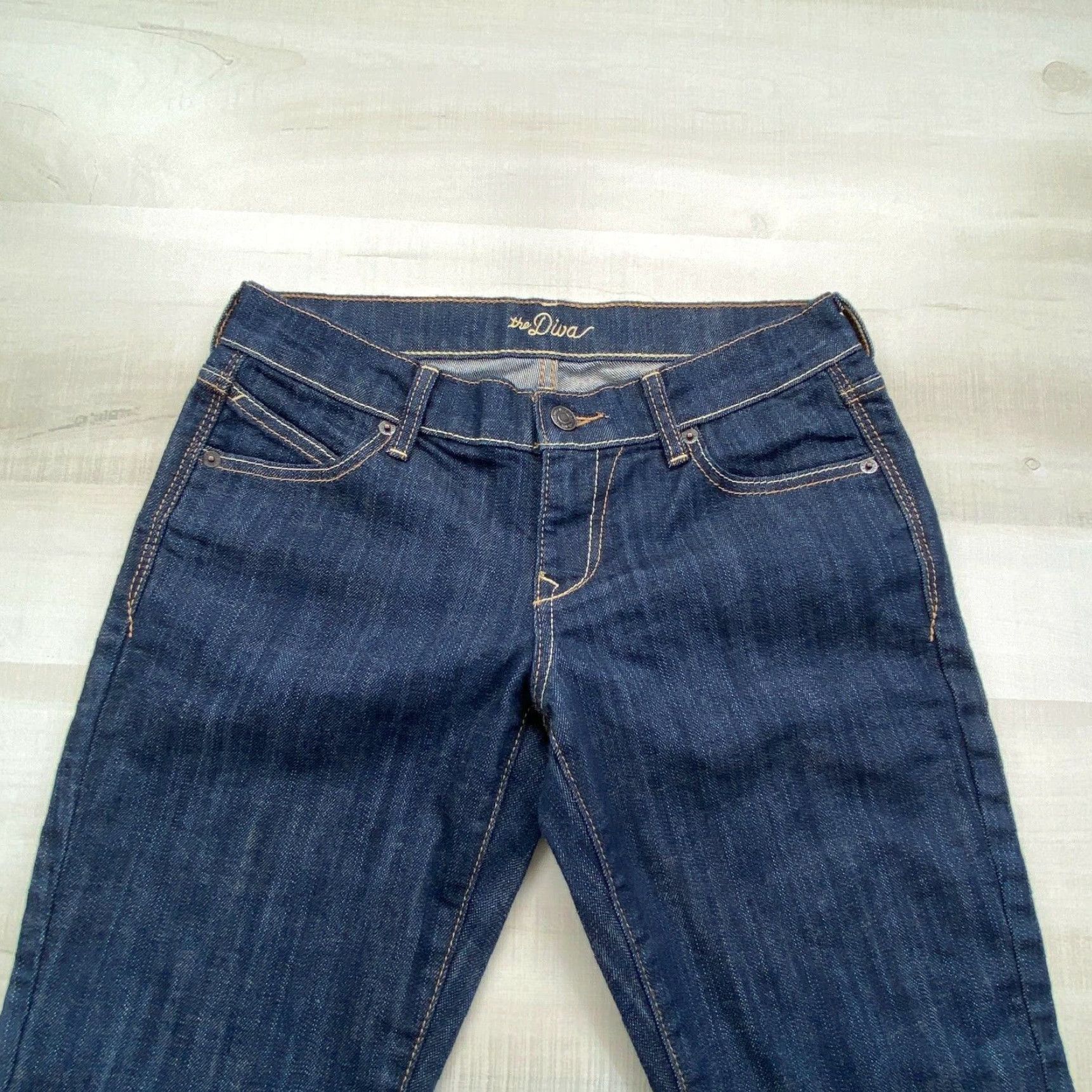 Old Navy Old Navy The Diva Dark Wash Low Rise Straight Jeans Women's 2 Short Blue Size 26" / US 2 / IT 38 - 2 Thumbnail