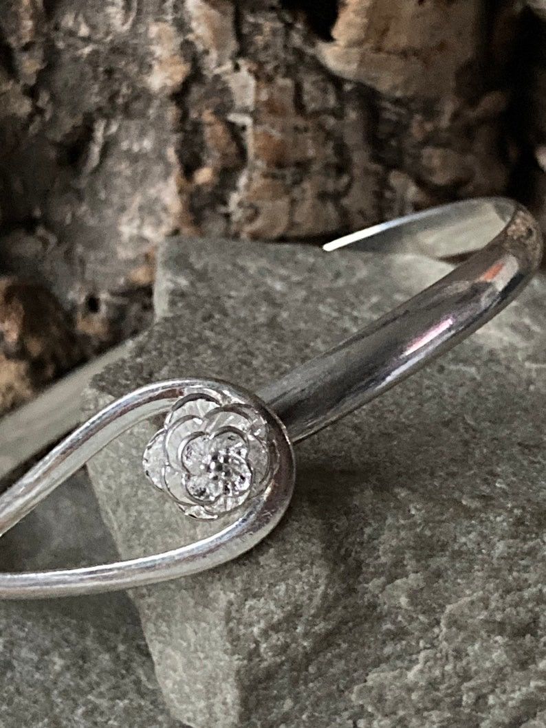 Jewelry Silver Rose Bracelet Size ONE SIZE - 1 Thumbnail