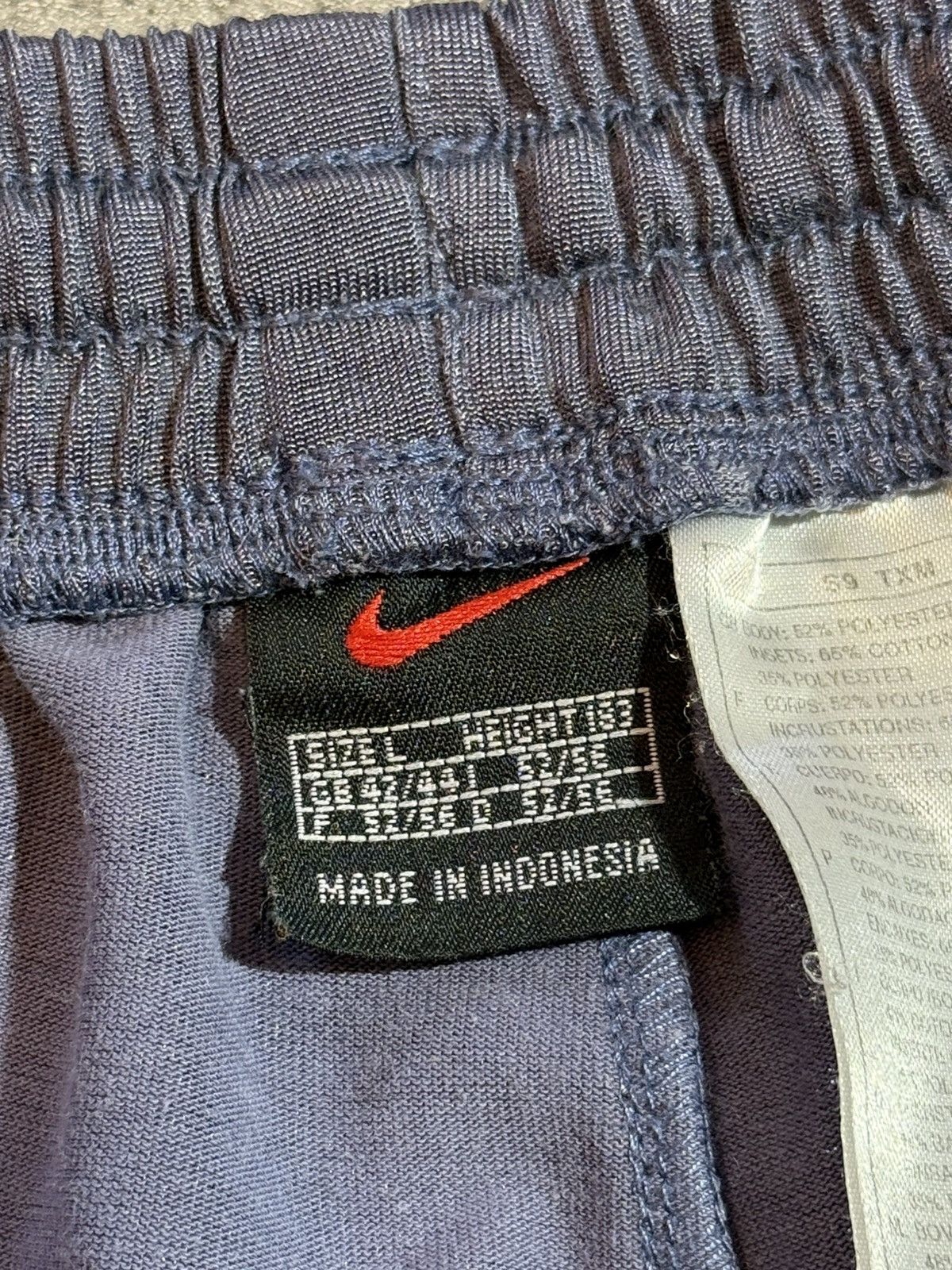Nike × Vintage vintage 90s Nike nylon cropped shorts pinterest soccer Size US 34 / EU 50 - 7 Thumbnail