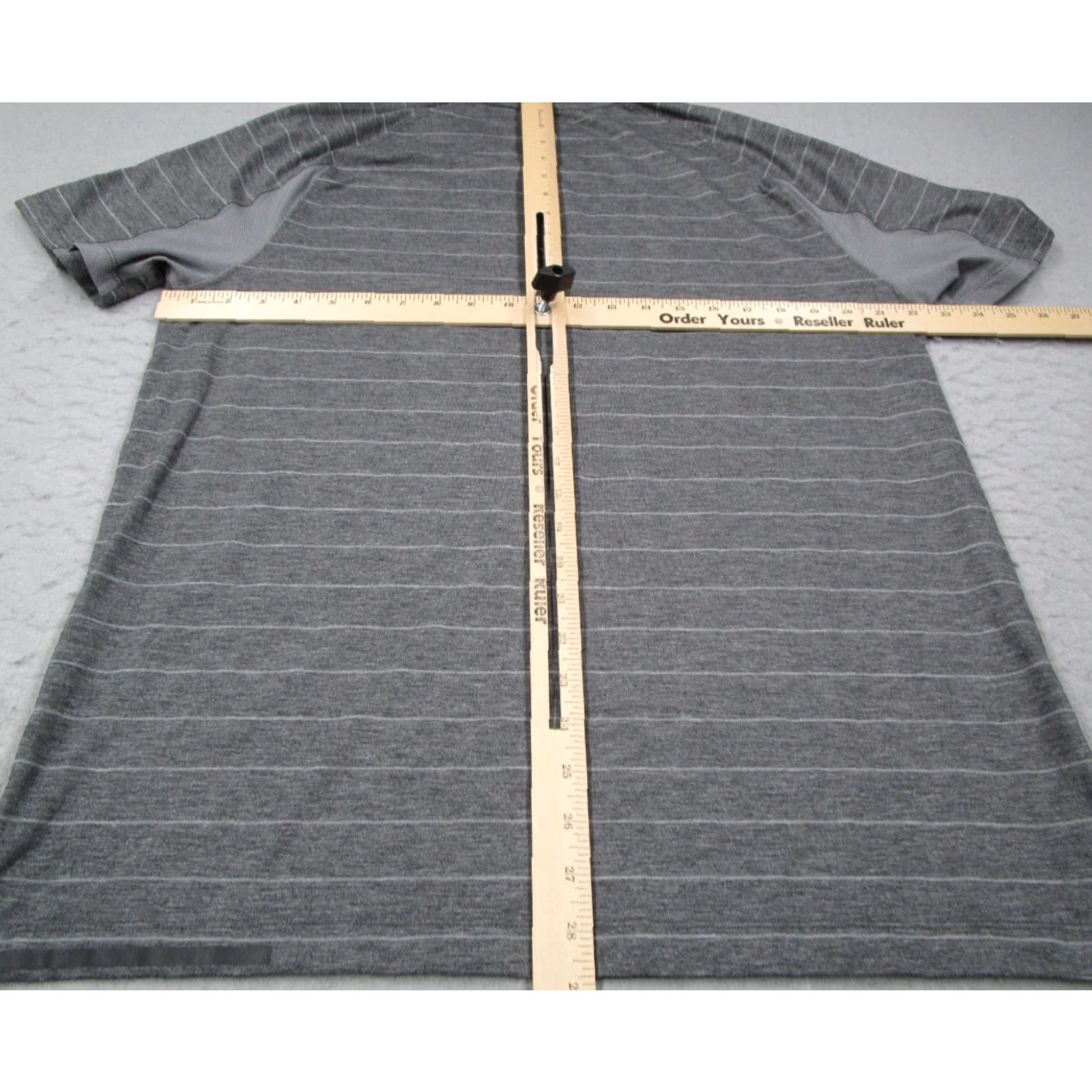 Lululemon Lululemon Men's Gray Striped Short Sleeve V Neck Performance Tee Shirt Large Size US L / EU 52-54 / 3 - 4 Thumbnail