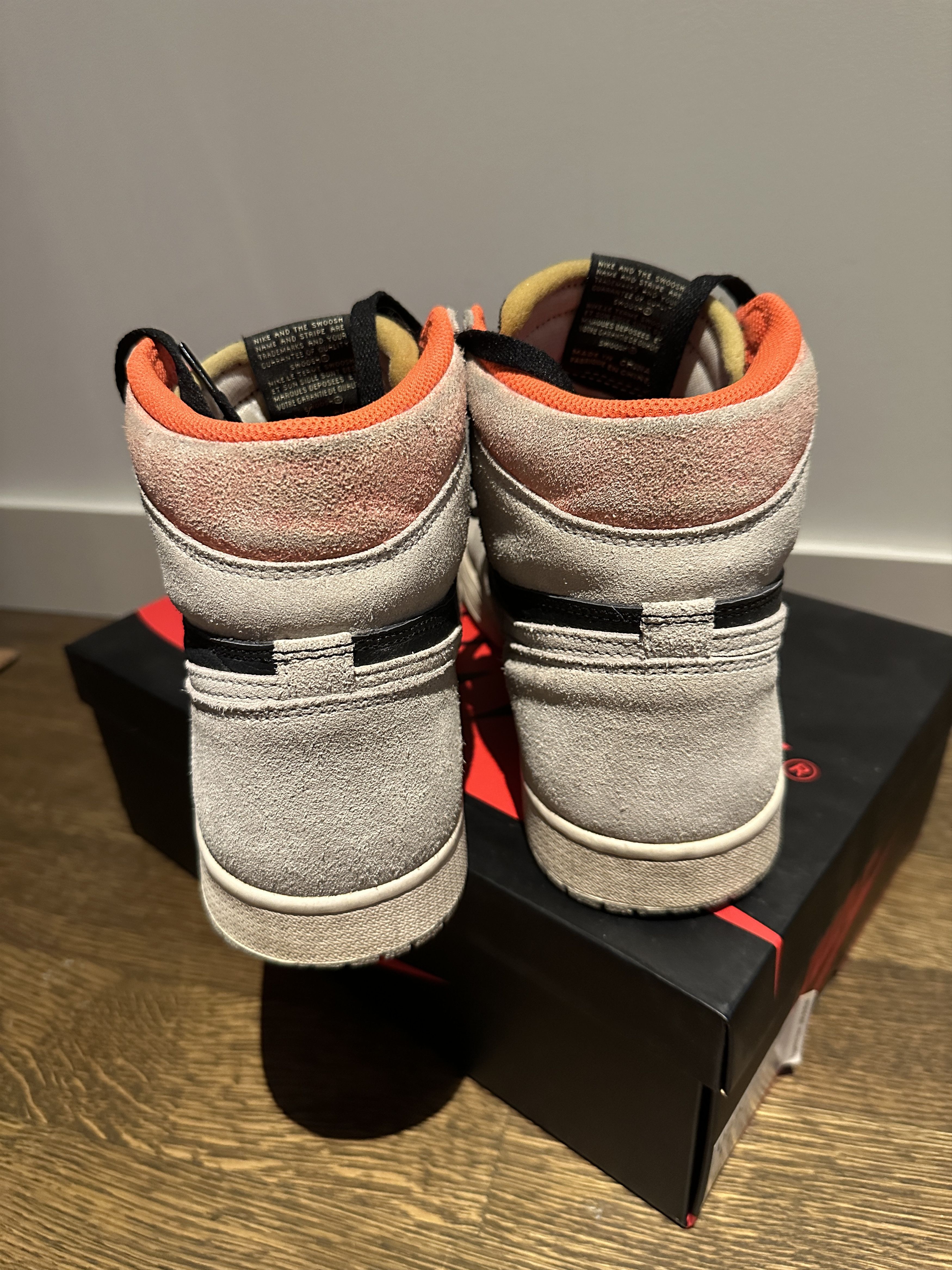 Nike Air Jordan 1 Retro High Neutral Grey 2019 Size US 11.5 / EU 44-45 - 3 Thumbnail