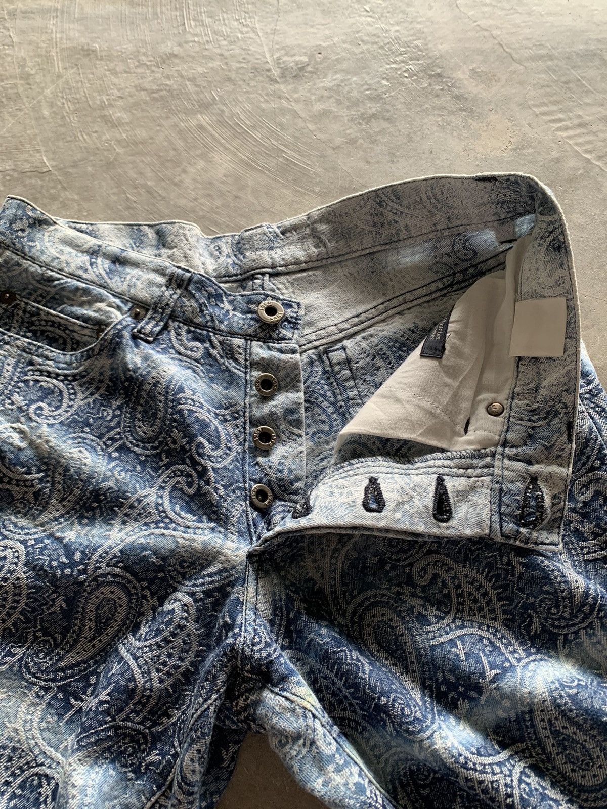 5351 POUR LES HOMMES insane 5351 pour les hommes Flared washed paisley jeans Size US 29 - 6 Thumbnail