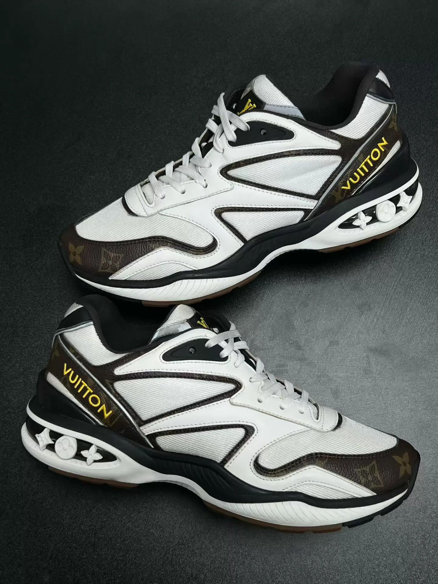 Louis Vuitton LV Trail Monogram colorblock white/brown UK5 Size US 7.5 / IT 37.5 - 5 Thumbnail