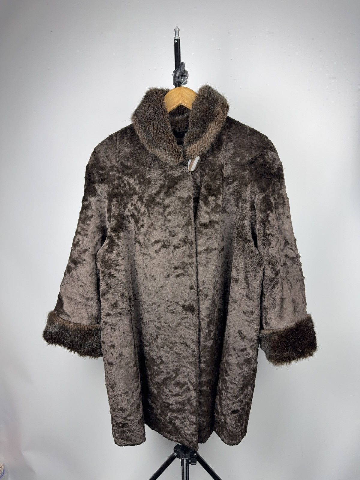 Japanese Brand Vintage Luxury Avant Garde Retro Japanese Fur Mohair Coat Size S / US 4 / IT 40 - 1 Thumbnail