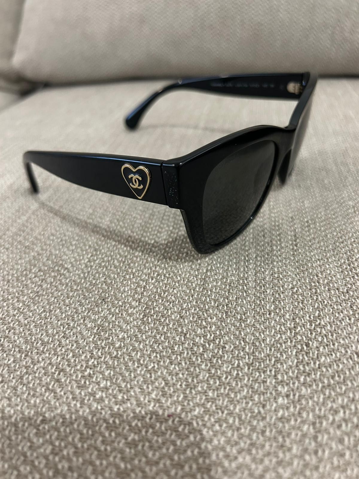 Chanel Chanel Black Frame "CC" Heart Logo Sunglasses Size ONE SIZE - 9 Thumbnail