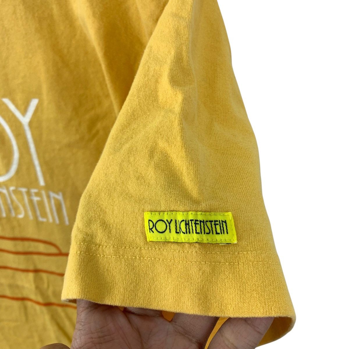 Vintage Y2K ROY LICHTENSTEIN Hotdog By Uniqlo Pop Art Tshirt Size US XL / EU 56 / 4 - 3 Thumbnail