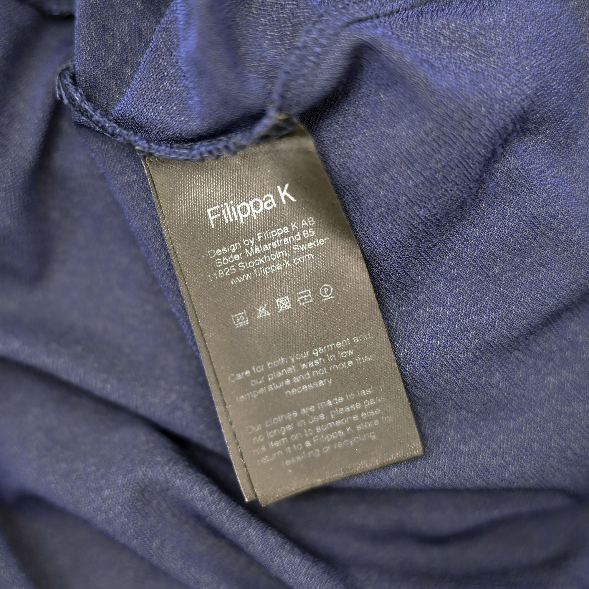 Filippa K Filippa K flared tie at waist midi dress in navy blue Size S / US 4 / IT 40 - 9 Thumbnail