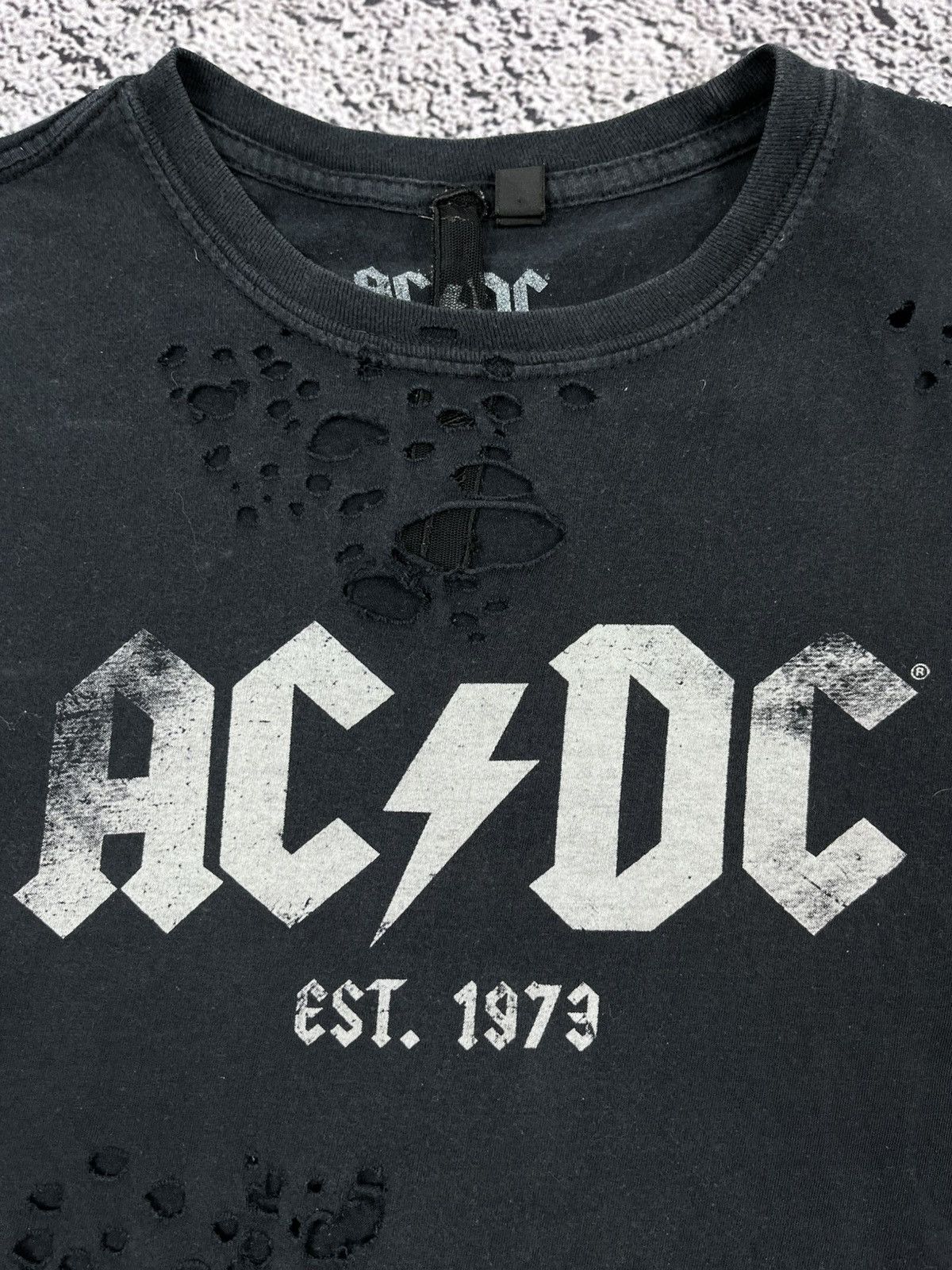 AC/DC Vintage AC/DC Torn T Shirt Big Logo Size M Size US M / EU 48-50 / 2 - 4 Thumbnail