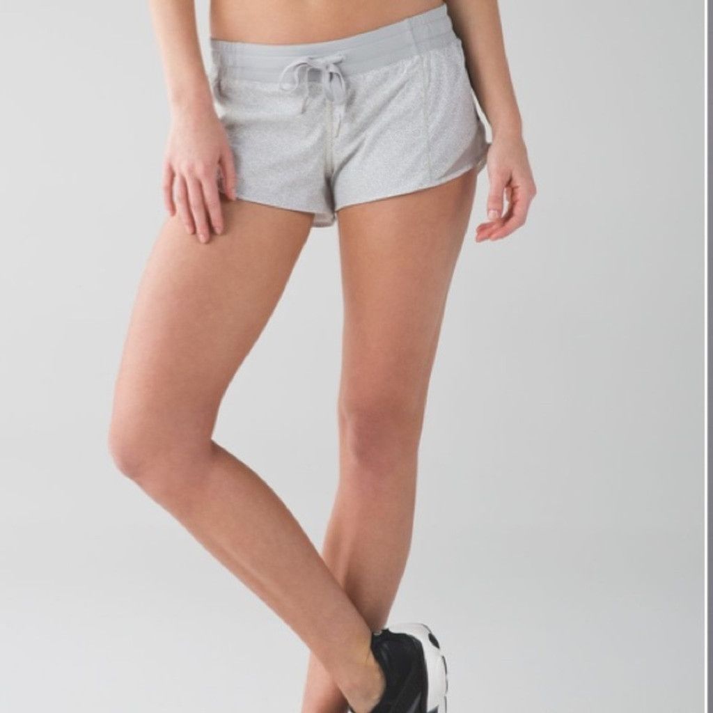 Lululemon LULULEMON Hotty Short (Short 2'') Running White Seal Grey 8 Size 30" / US 8 / IT 44 - 3 Thumbnail