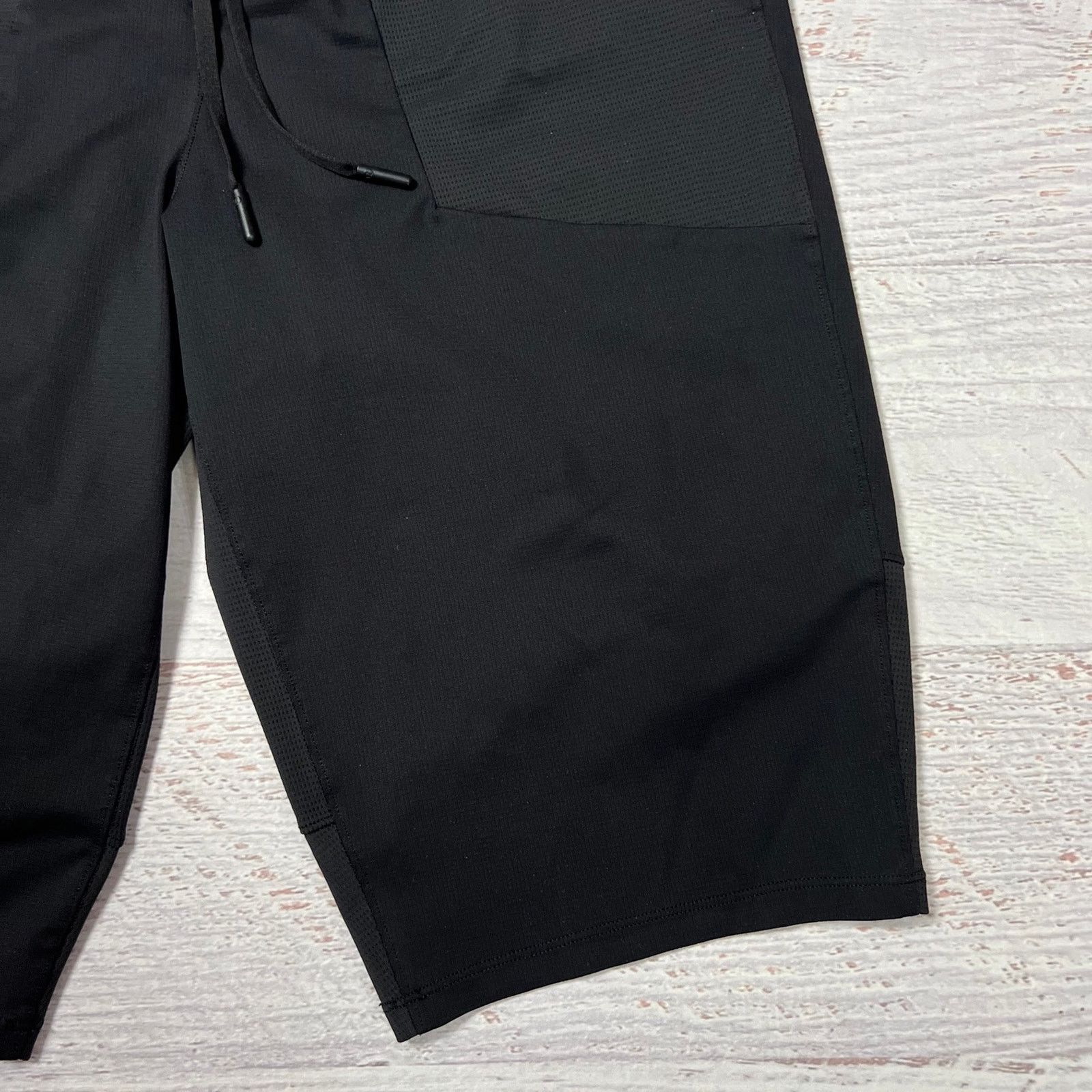 Lululemon Lululemon Real Reset Short 13" SIZE S Black Breathable Mesh Size US 29 - 4 Thumbnail