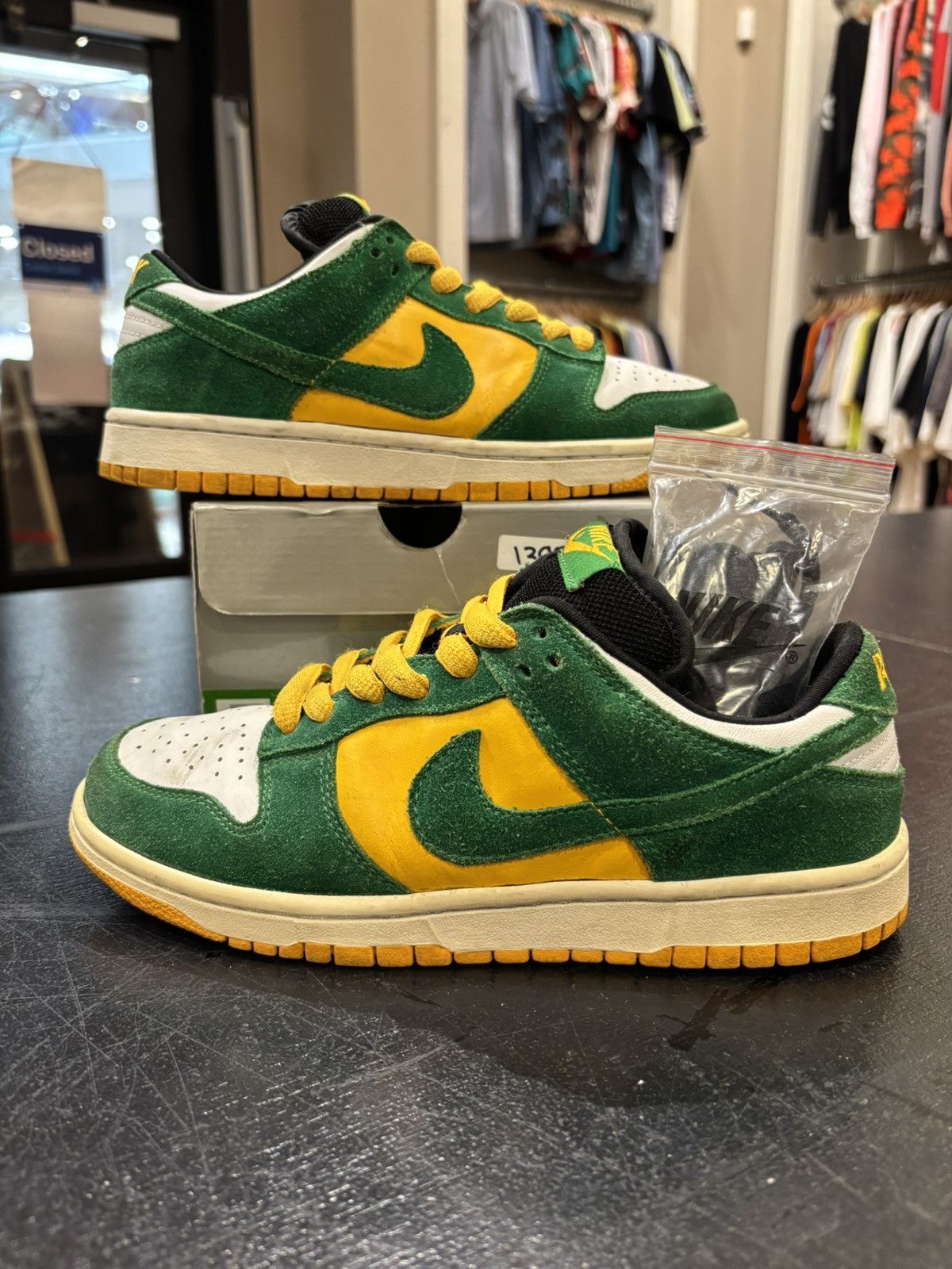 Nike Nike SB Dunk Low ‘Bucks’ Size US 6.5 / EU 39-40 - 1 Thumbnail