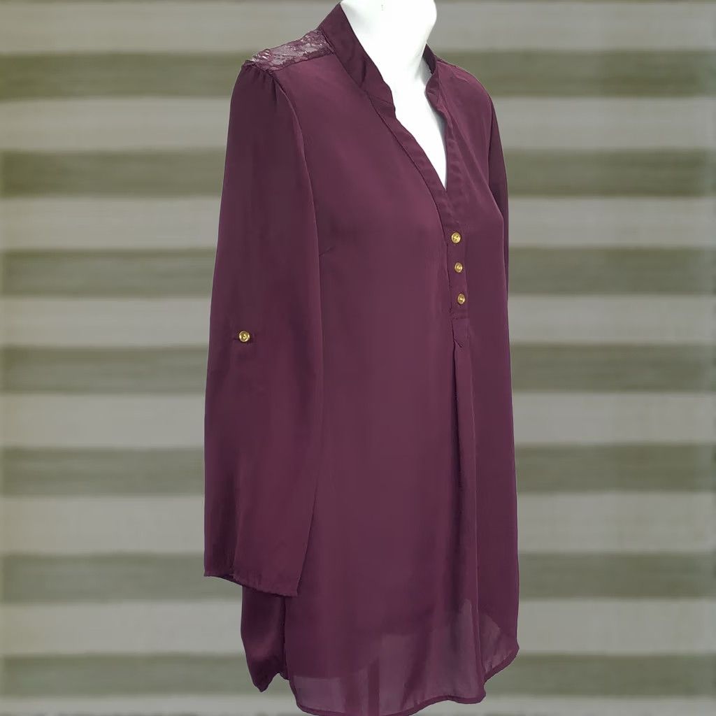 Vintage VINTAGE rue21 Blouse 3/4 Sleeve Purple M Lace Back Button V-Neck Chiffon Size M / US 6-8 / IT 42-44 - 1 Thumbnail